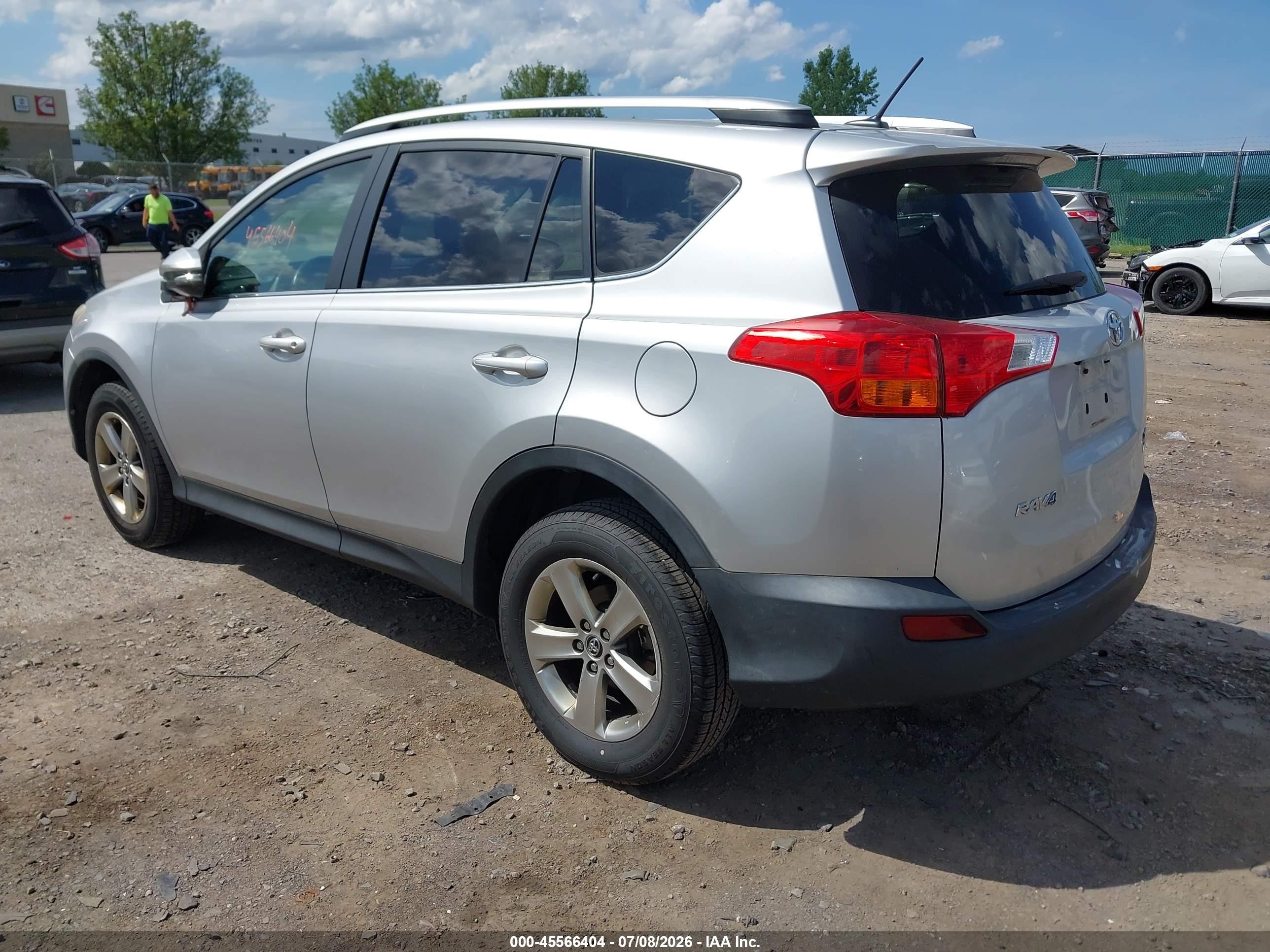 2015 Toyota Rav4 Xle Silver vin: 2T3RFREV9FW305418