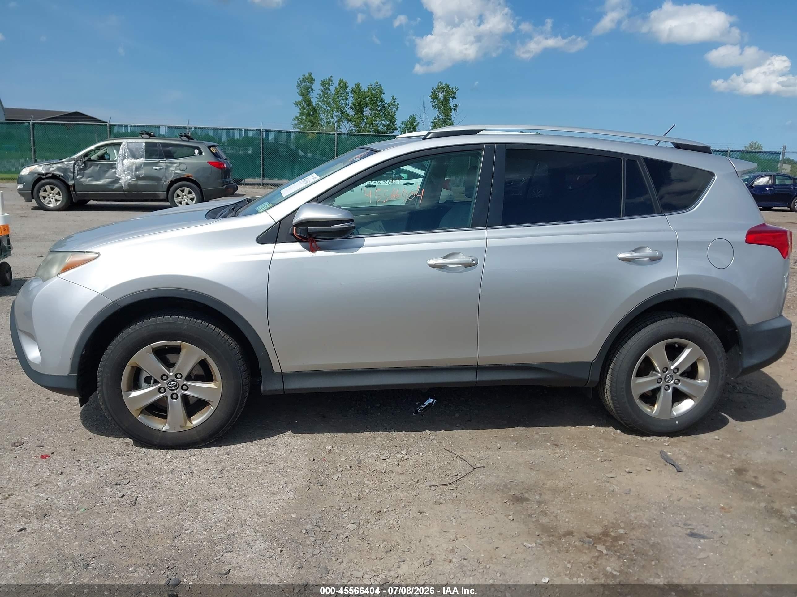 2015 Toyota Rav4 Xle Silver vin: 2T3RFREV9FW305418