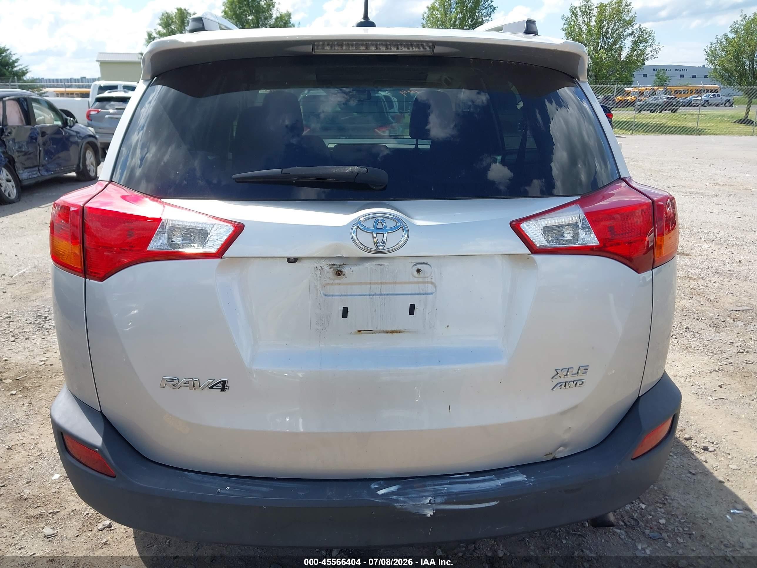 2015 Toyota Rav4 Xle Silver vin: 2T3RFREV9FW305418