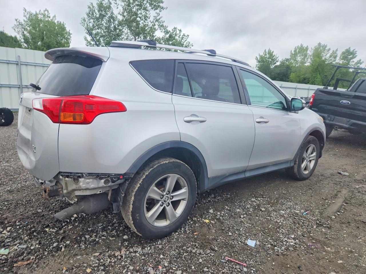 2015 Toyota Rav4 Xle White vin: 2T3RFREV9FW382743