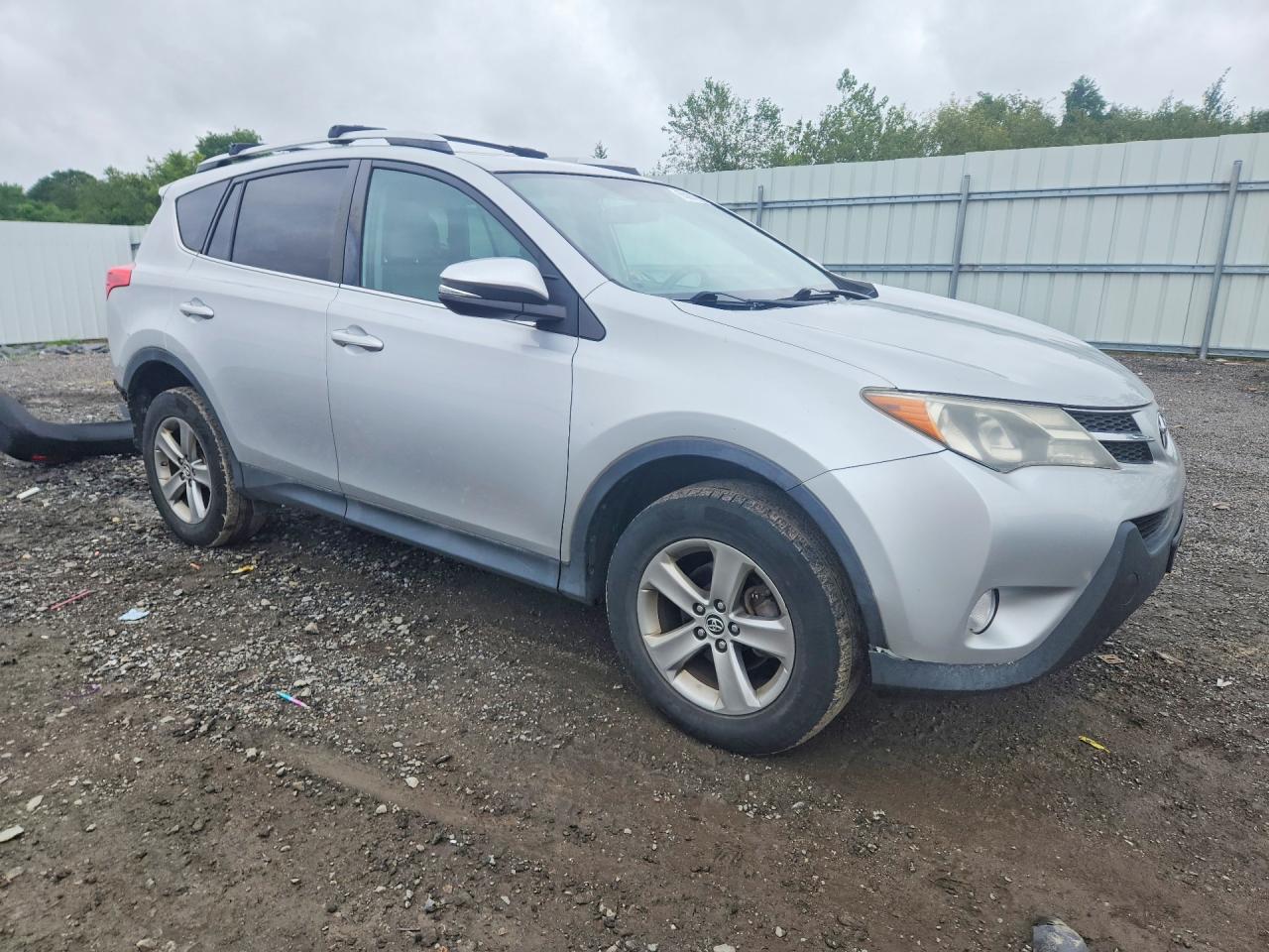 2015 Toyota Rav4 Xle White vin: 2T3RFREV9FW382743
