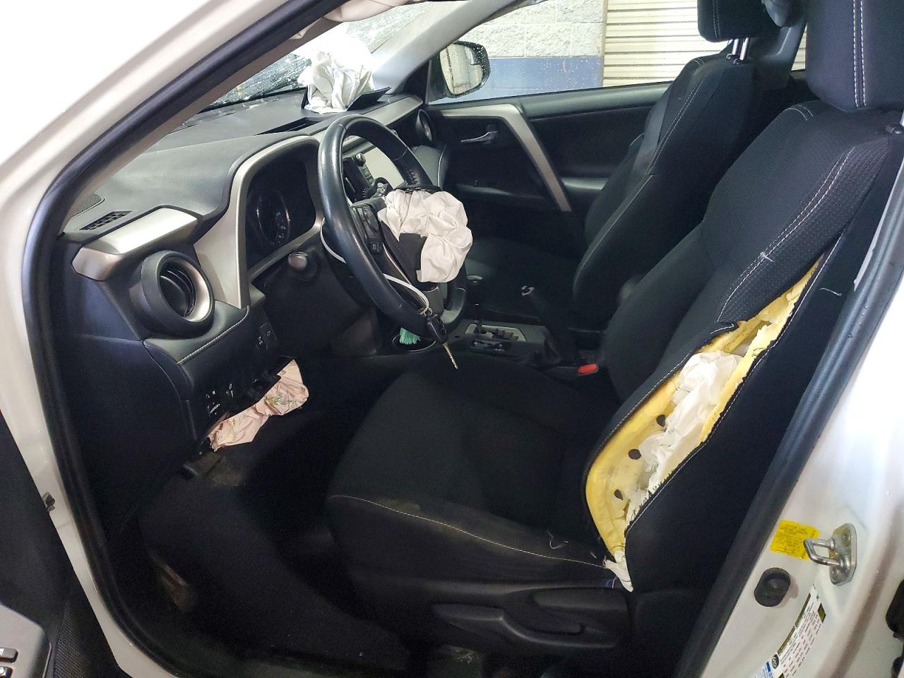 2016 Toyota Rav4 Xle White vin: 2T3RFREV9GW534702