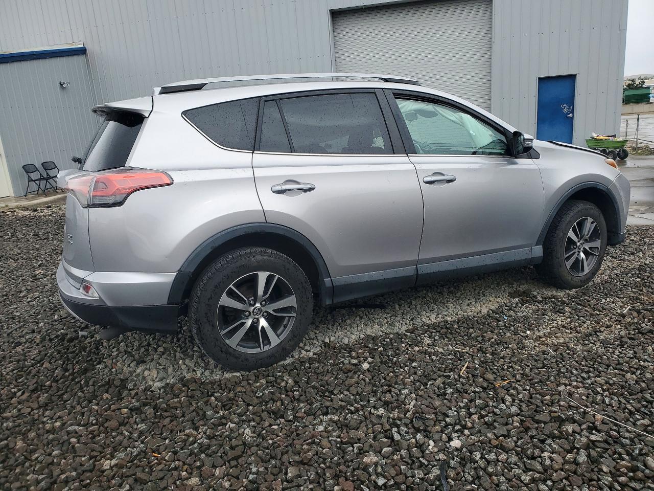 2017 Toyota Rav4 Xle Silver vin: 2T3RFREV9HW620870
