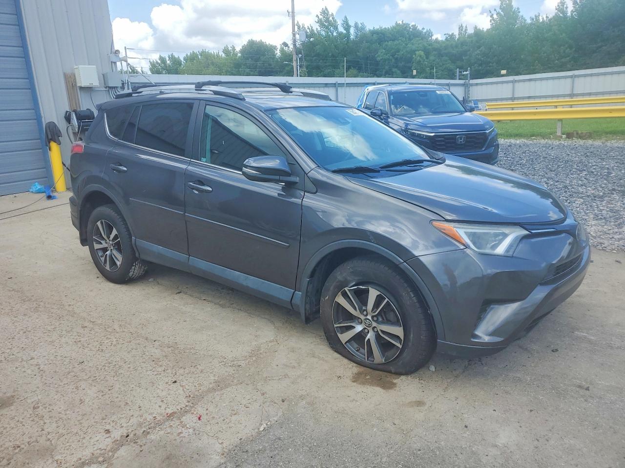 2018 Toyota Rav4 Xle Gray vin: 2T3RFREV9JW738584