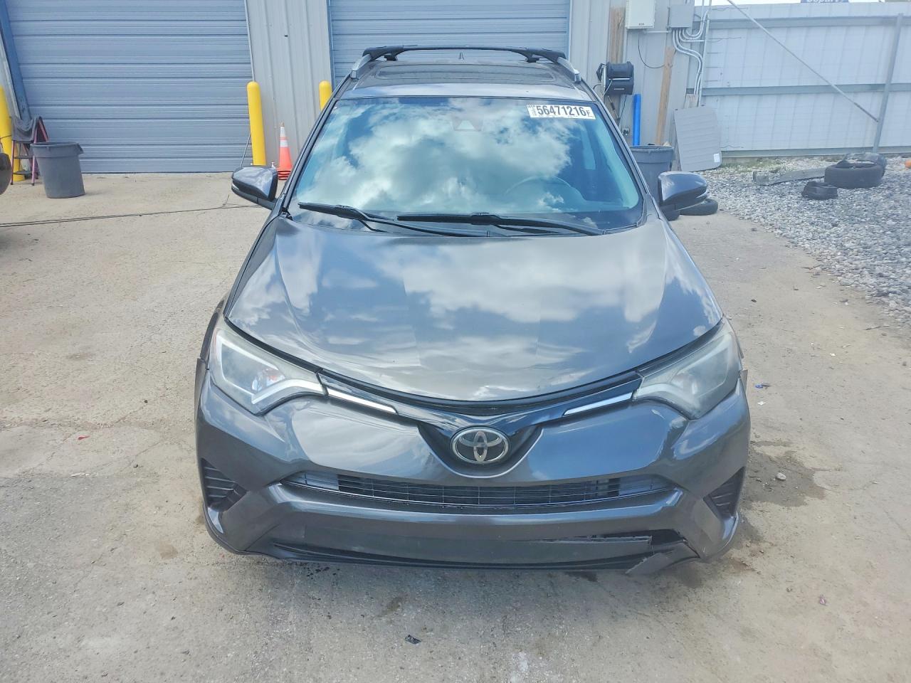 2018 Toyota Rav4 Xle Gray vin: 2T3RFREV9JW738584