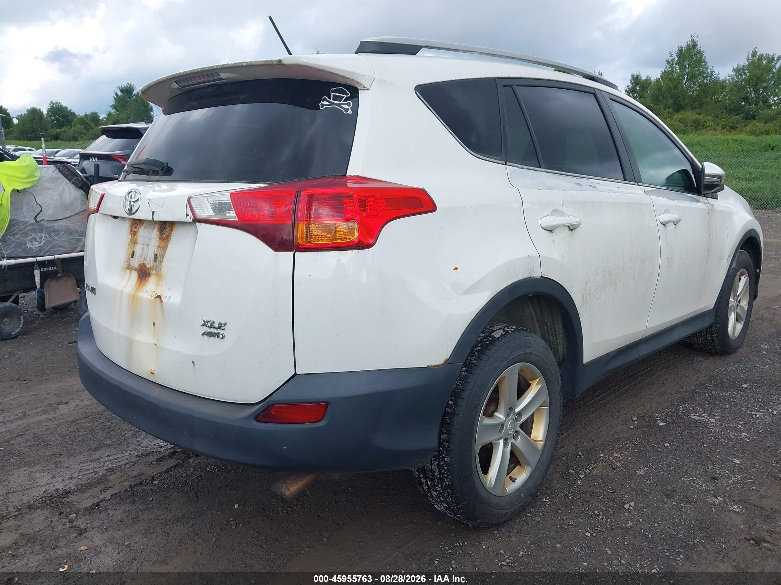 2013 Toyota Rav4 Xle White vin: 2T3RFREVXDW102423