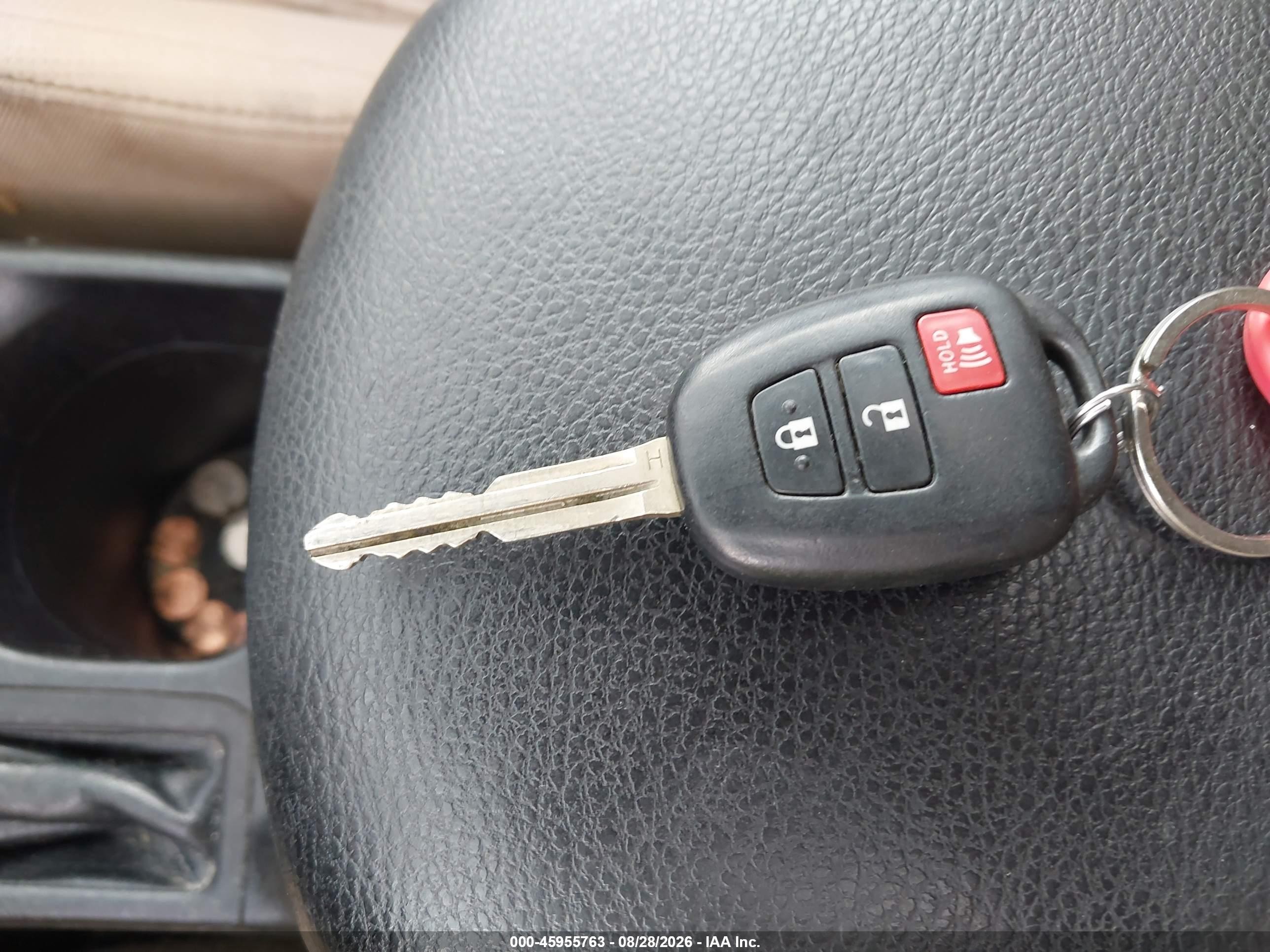 2013 Toyota Rav4 Xle White vin: 2T3RFREVXDW102423