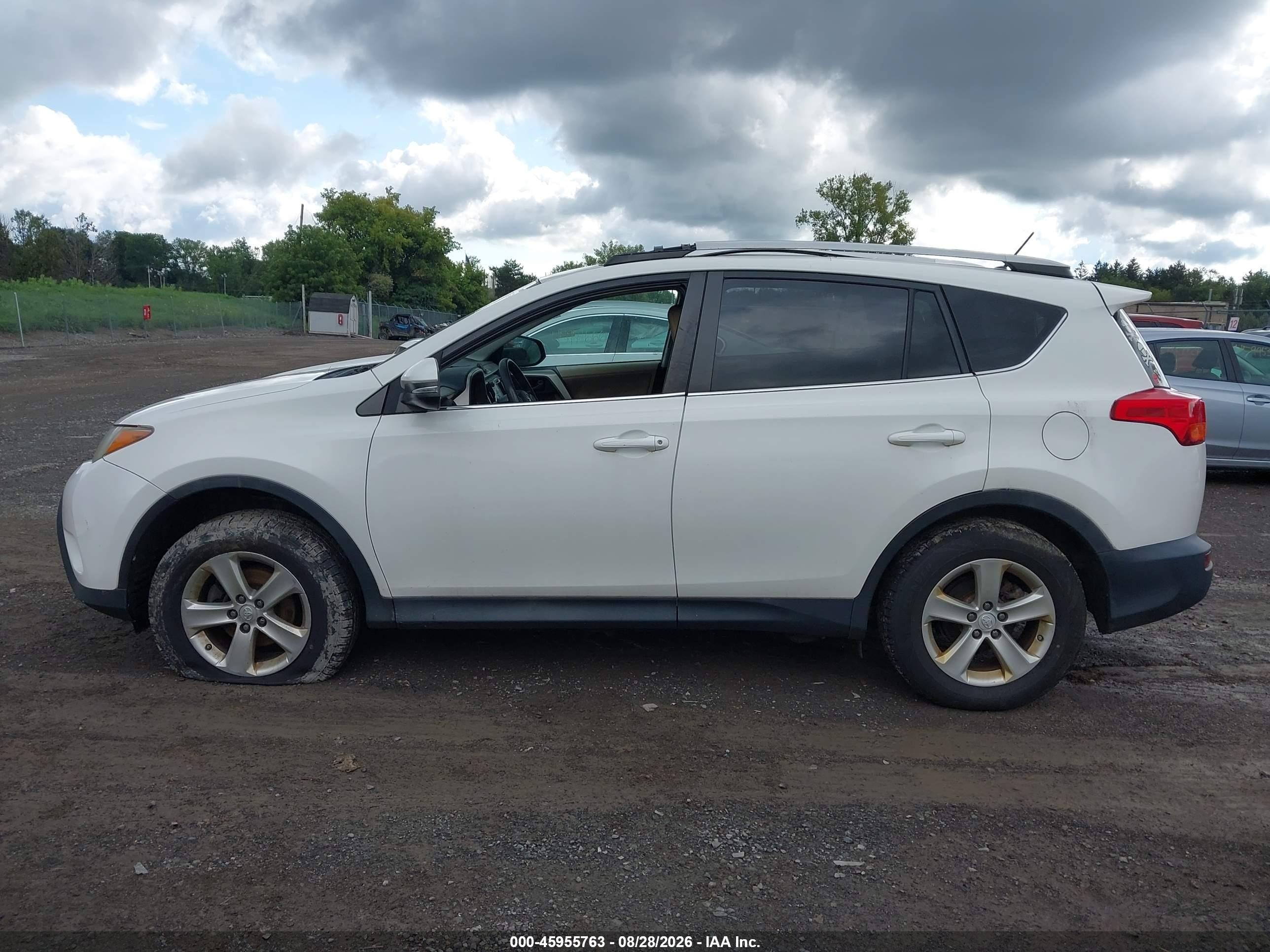 2013 Toyota Rav4 Xle White vin: 2T3RFREVXDW102423