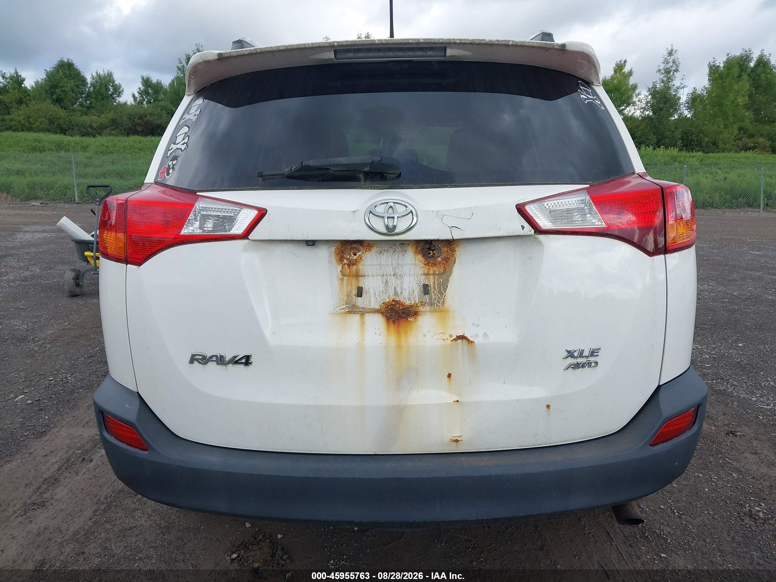 2013 Toyota Rav4 Xle White vin: 2T3RFREVXDW102423