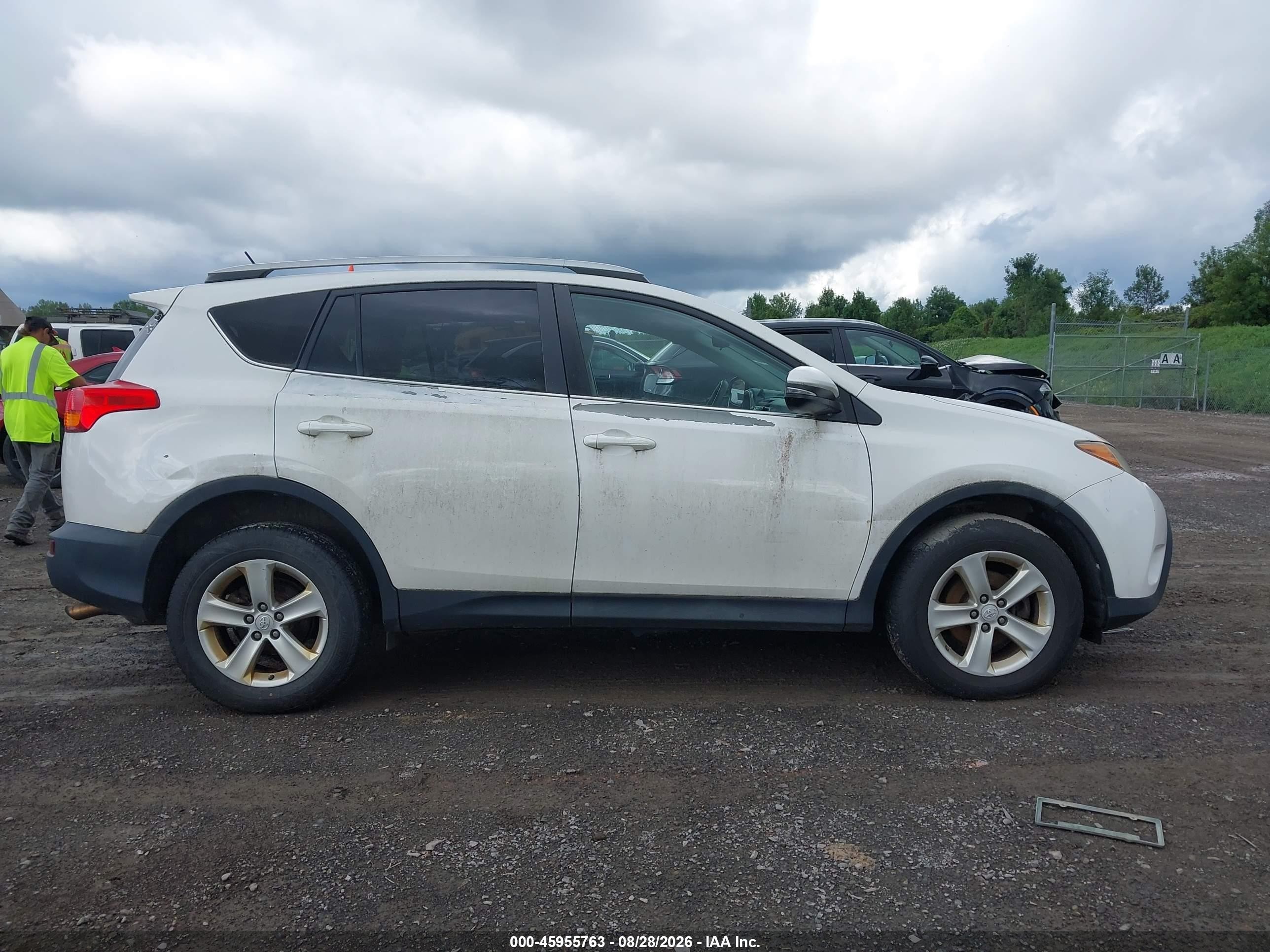 2013 Toyota Rav4 Xle White vin: 2T3RFREVXDW102423