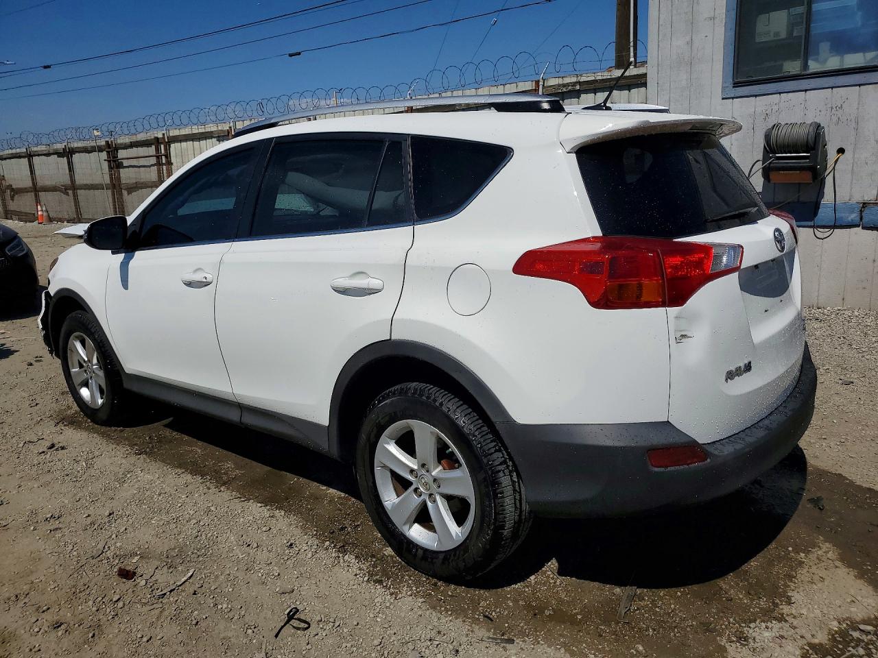 2014 Toyota Rav4 Xle White vin: 2T3RFREVXEW137948