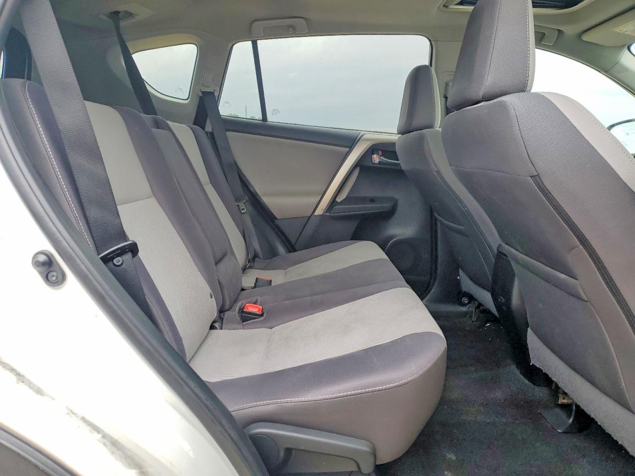 2015 Toyota Rav4 Xle White vin: 2T3RFREVXFW230051