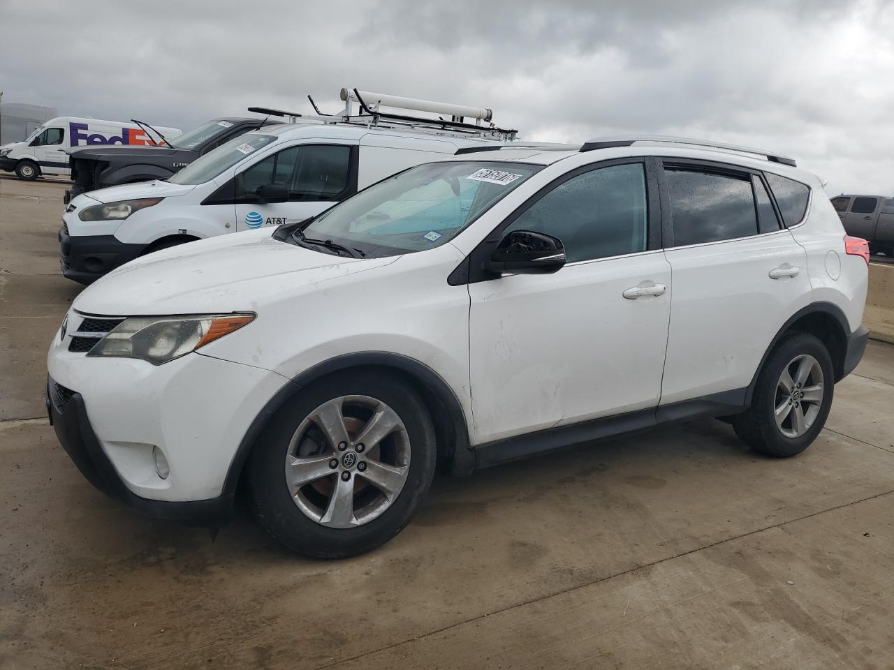 2015 Toyota Rav4 Xle White vin: 2T3RFREVXFW378670 Damage: Left Front Fender, Dent(S) W/ Paint Dmg, 1 To 2 Inches