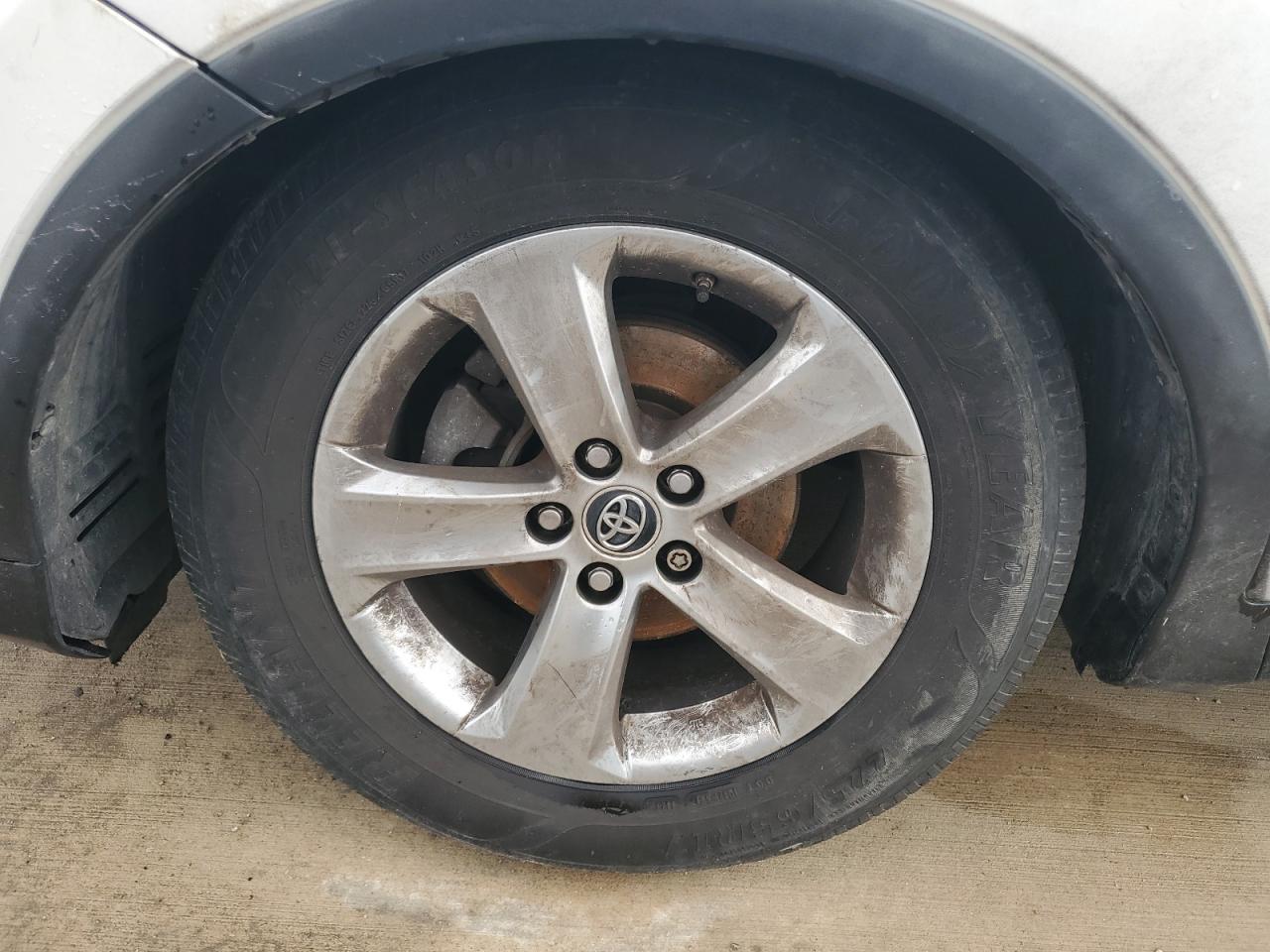 2015 Toyota Rav4 Xle White vin: 2T3RFREVXFW378670 Damage: Left Front Wheel, Curb Rash, 1/2 To 1 Inch