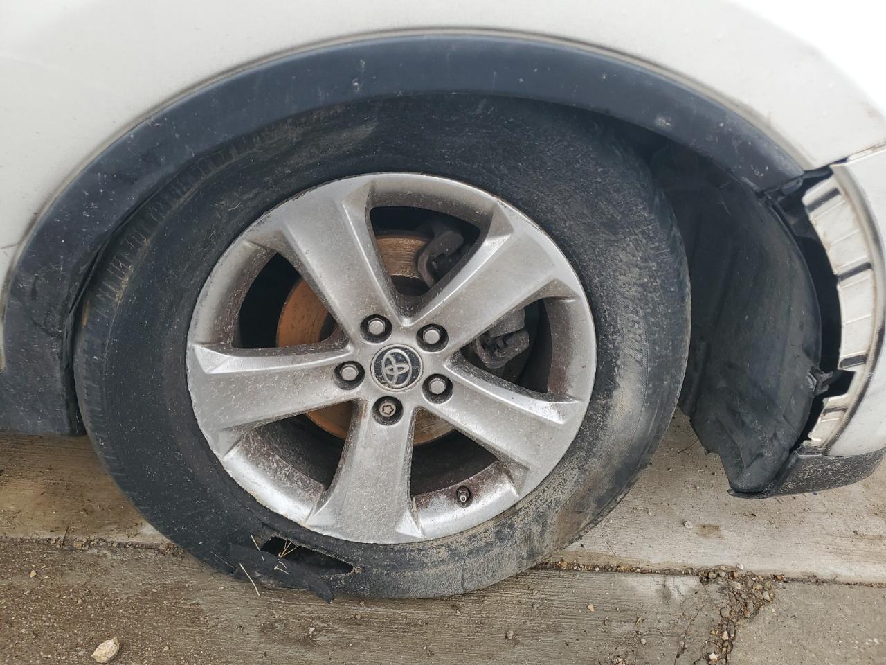 2015 Toyota Rav4 Xle White vin: 2T3RFREVXFW378670 Damage: Right Front Wheel, Curb Rash, > 12 Inches