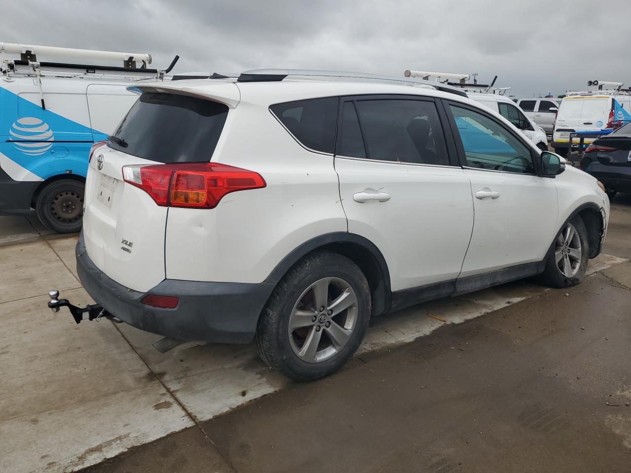 2015 Toyota Rav4 Xle White vin: 2T3RFREVXFW378670 Damage: Right Qtr Panel, Dent(S) W/ Paint Dmg, 1 To 2 Inches