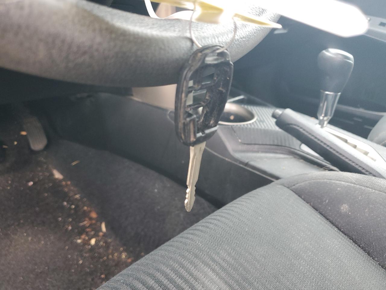 2015 Toyota Rav4 Xle White vin: 2T3RFREVXFW378670 Damage: Combo Key, Broken, Replacement Required