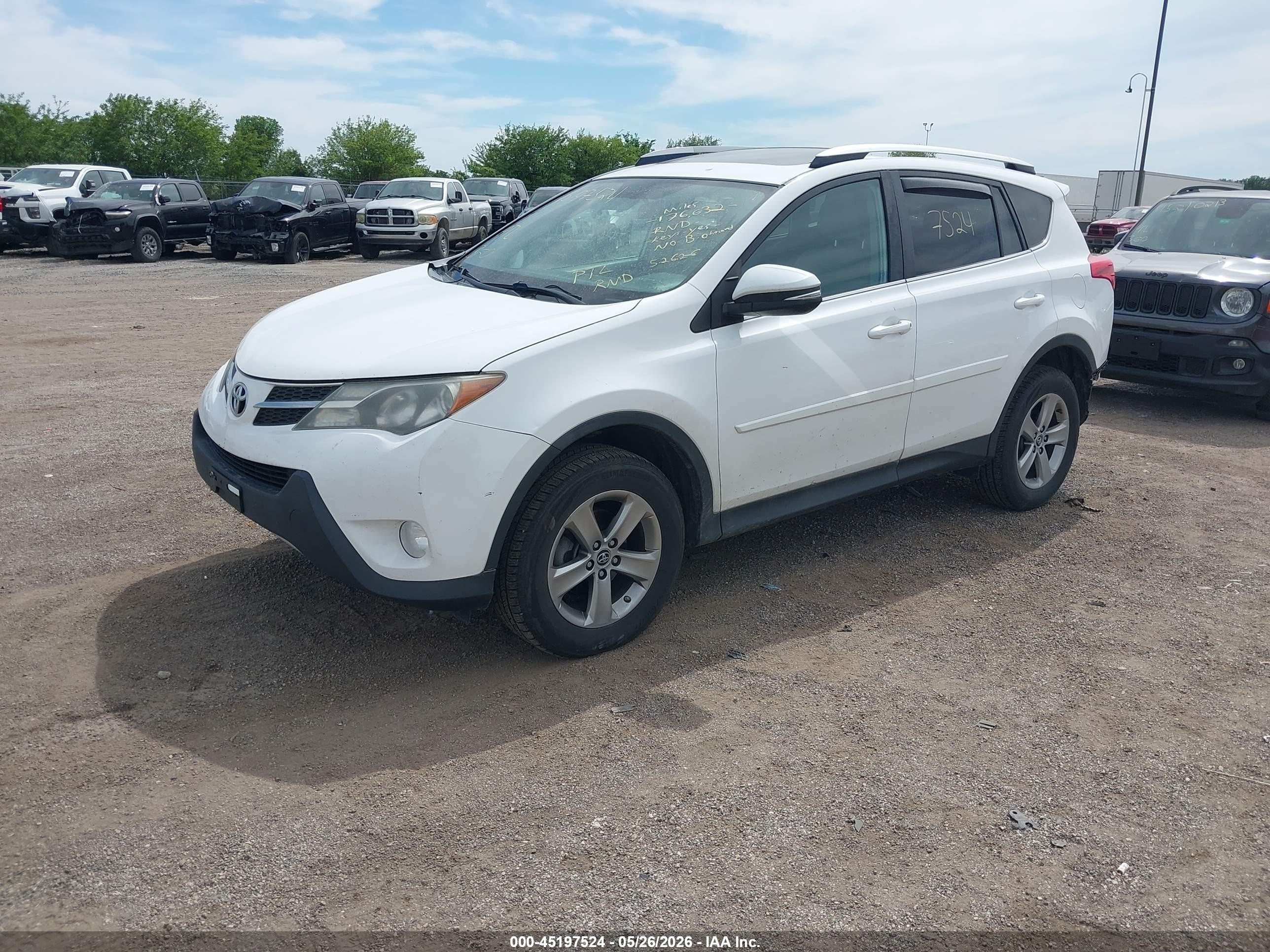 2015 Toyota Rav4 Xle White vin: 2T3RFREVXFW381035