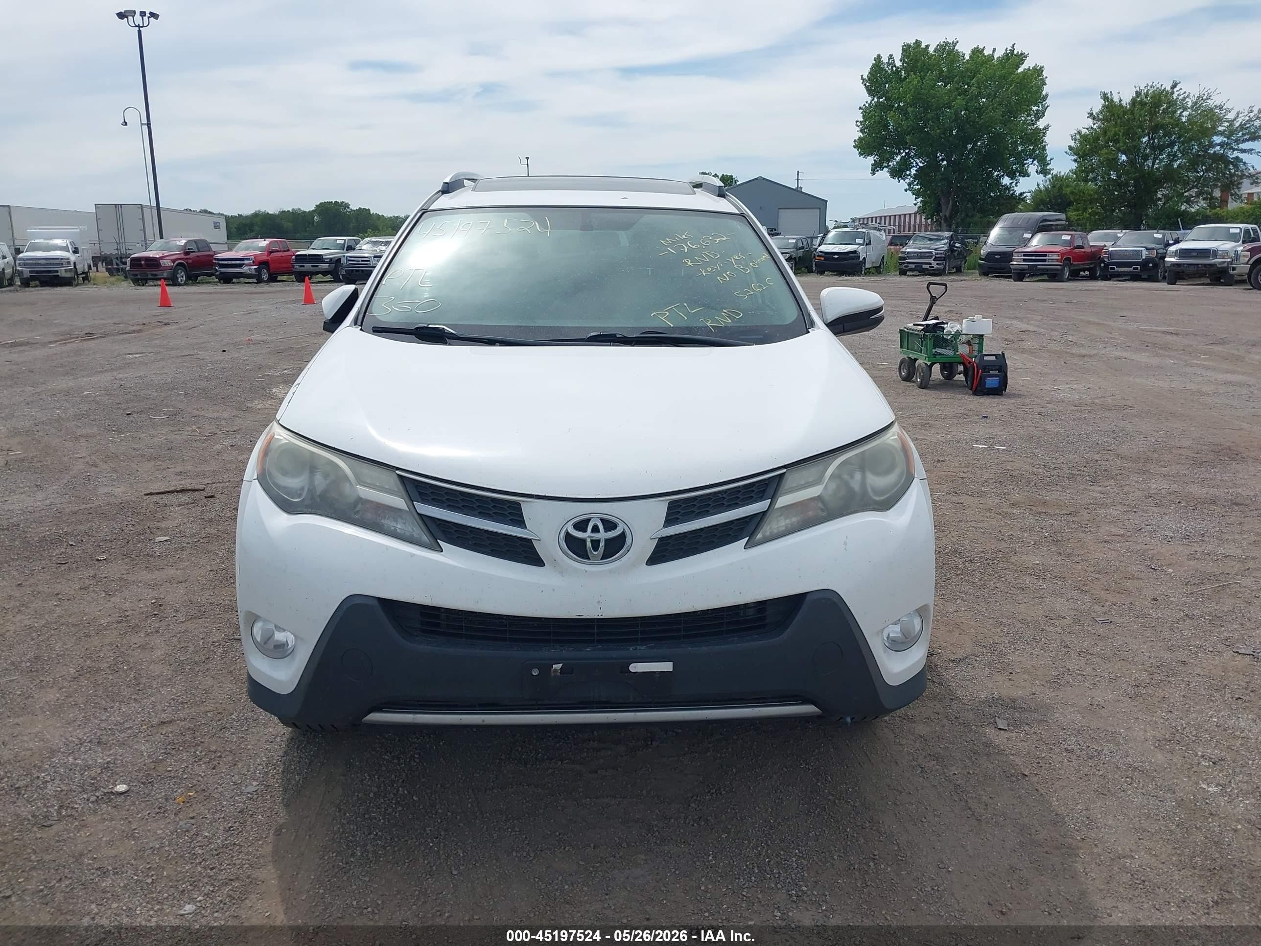 2015 Toyota Rav4 Xle White vin: 2T3RFREVXFW381035
