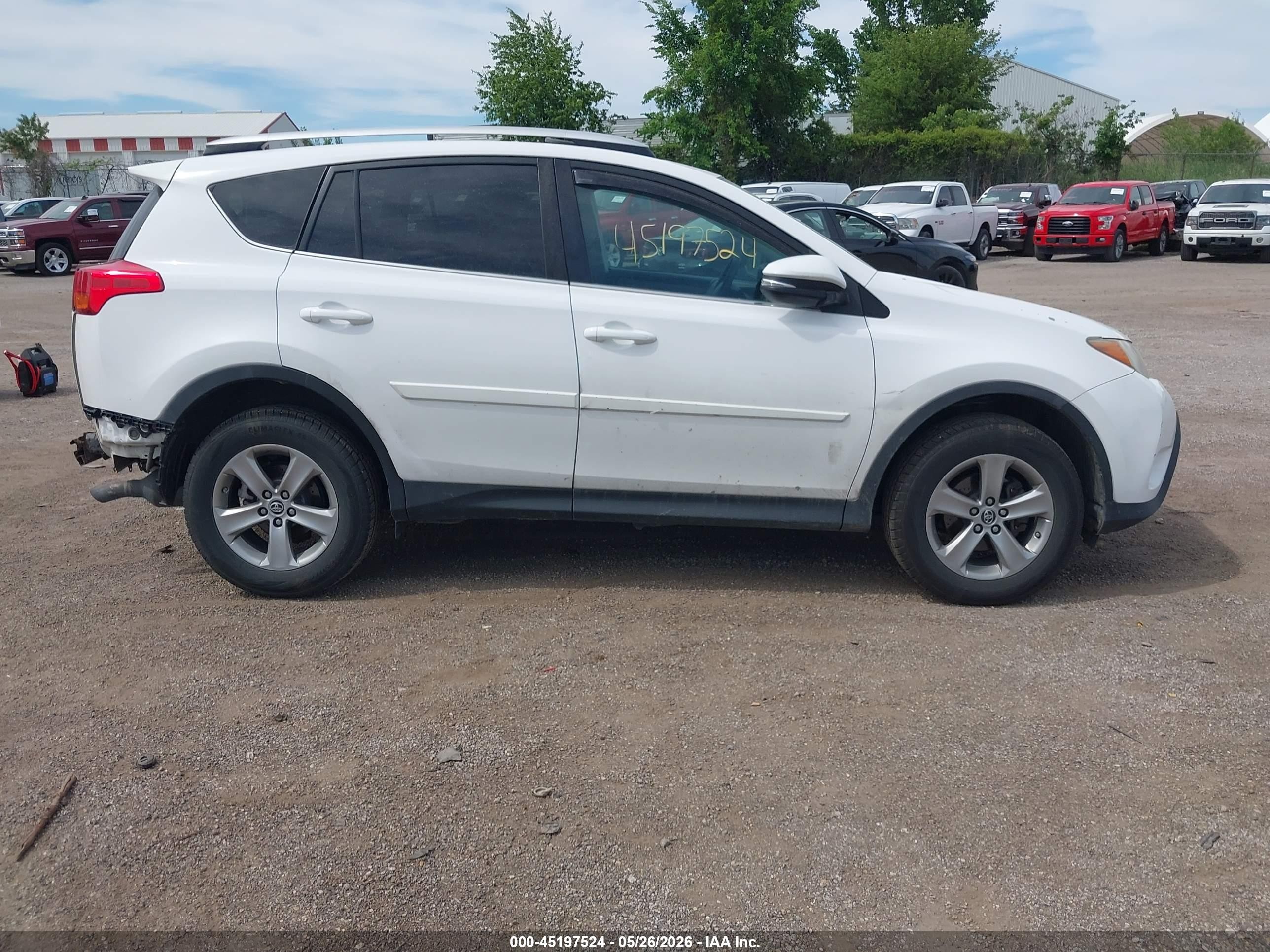 2015 Toyota Rav4 Xle White vin: 2T3RFREVXFW381035