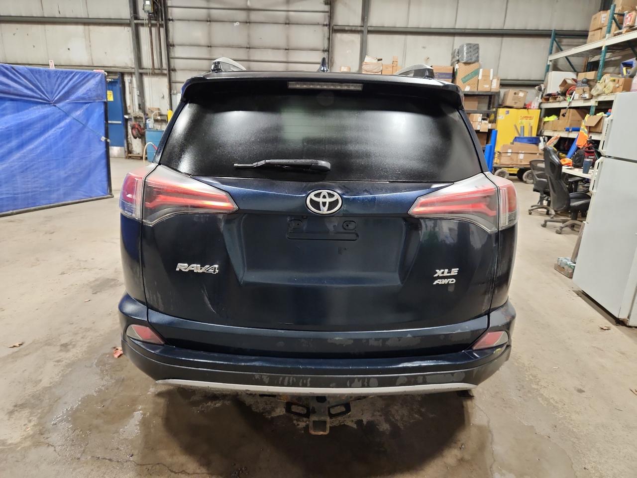 2017 Toyota Rav4 Xle Синий vin: 2T3RFREVXHW567077 Damage: Lift Gate, Heavy Scratch, 1 To 2 Inches