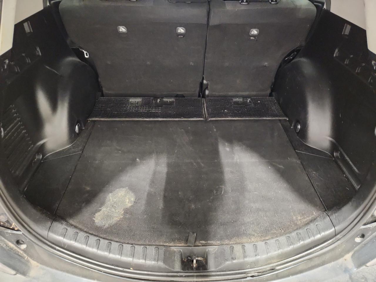 2017 Toyota Rav4 Xle Синий vin: 2T3RFREVXHW567077 Damage: Luggage Carpeting, Stained, Permanent