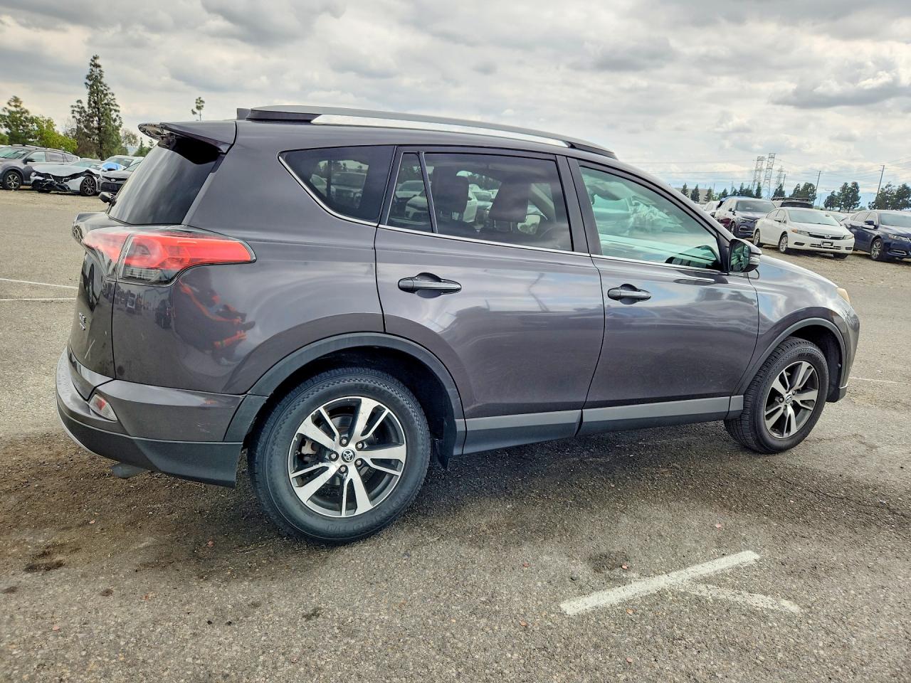 2017 Toyota Rav4 Xle Gray vin: 2T3RFREVXHW570514