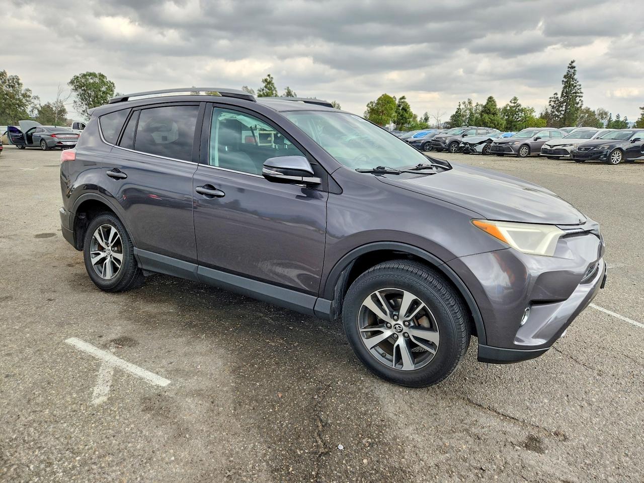 2017 Toyota Rav4 Xle Gray vin: 2T3RFREVXHW570514