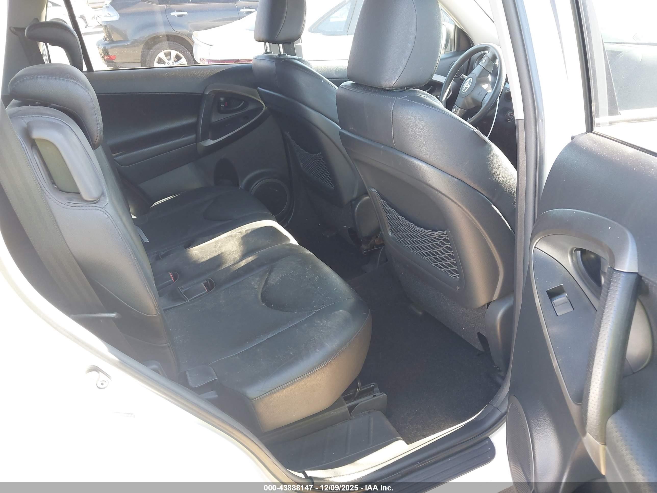 2011 Toyota Rav4 Sport V6 White vin: 2T3RK4DV0BW044447