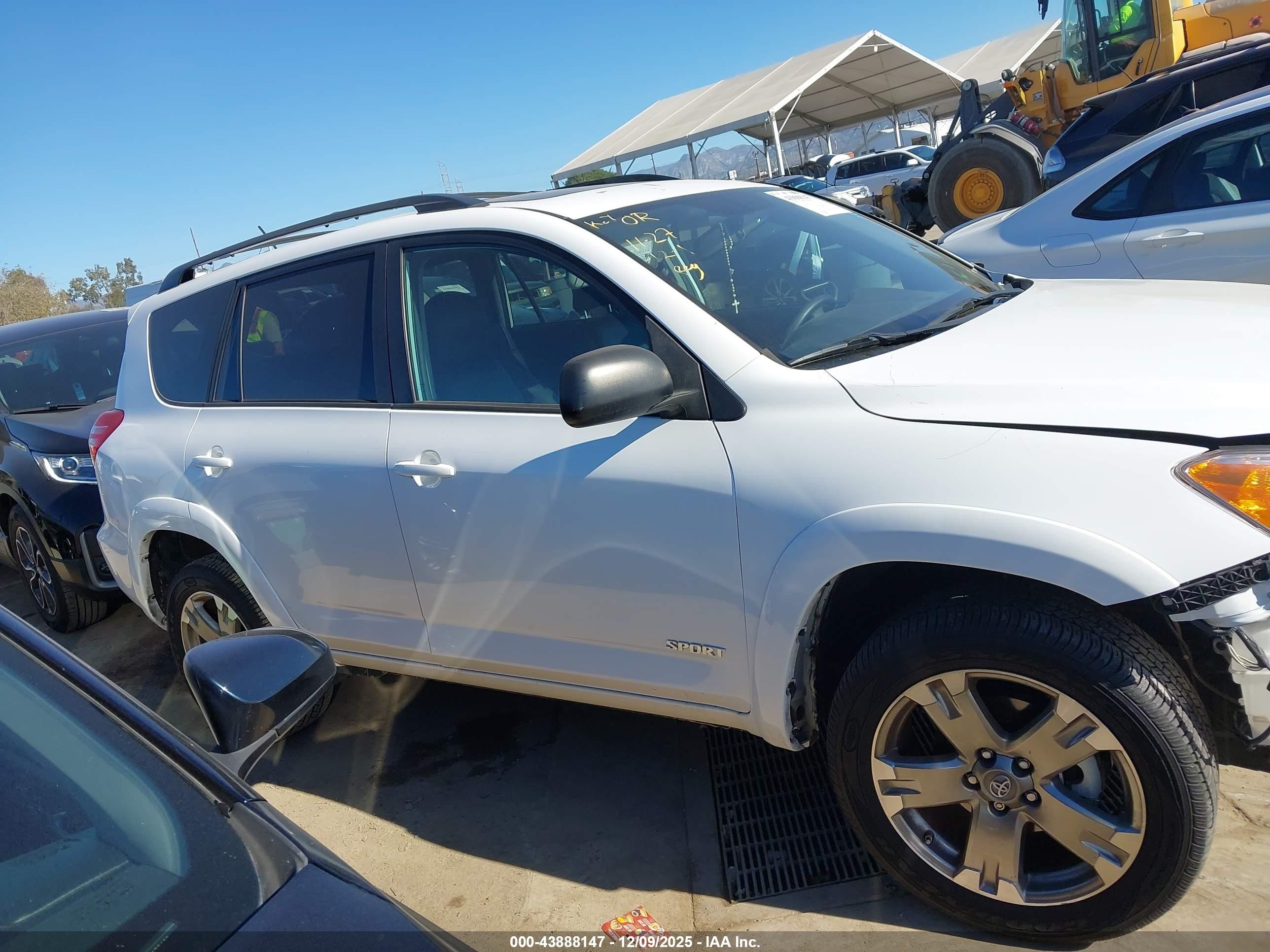 2011 Toyota Rav4 Sport V6 White vin: 2T3RK4DV0BW044447