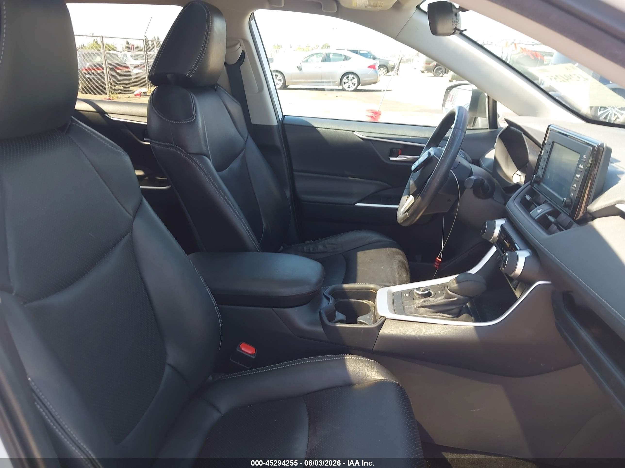 2019 Toyota Rav4 Hybrid Xle Белый vin: 2T3RWRFV5KW025388