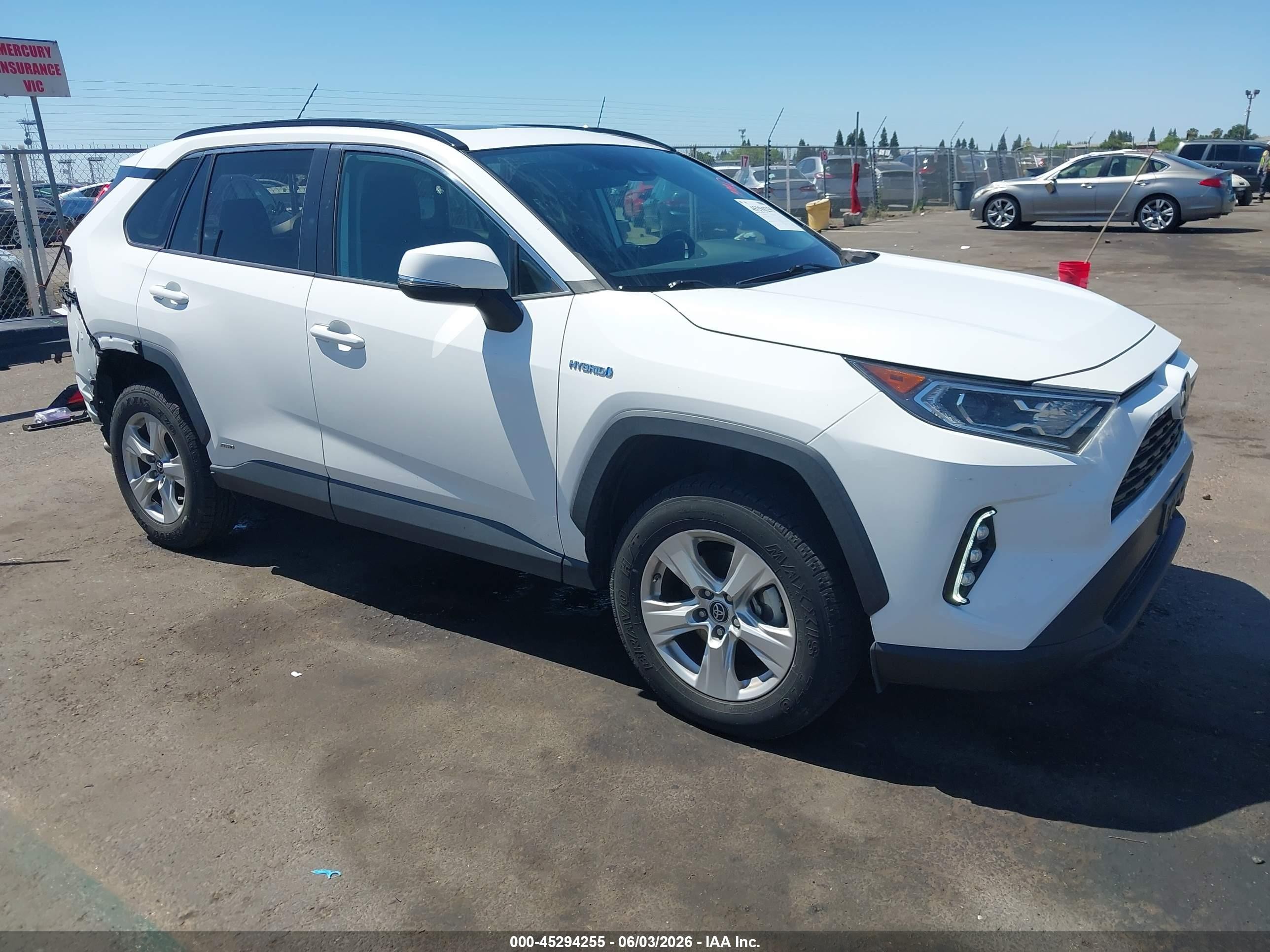 2019 Toyota Rav4 Hybrid Xle White vin: 2T3RWRFV5KW025388