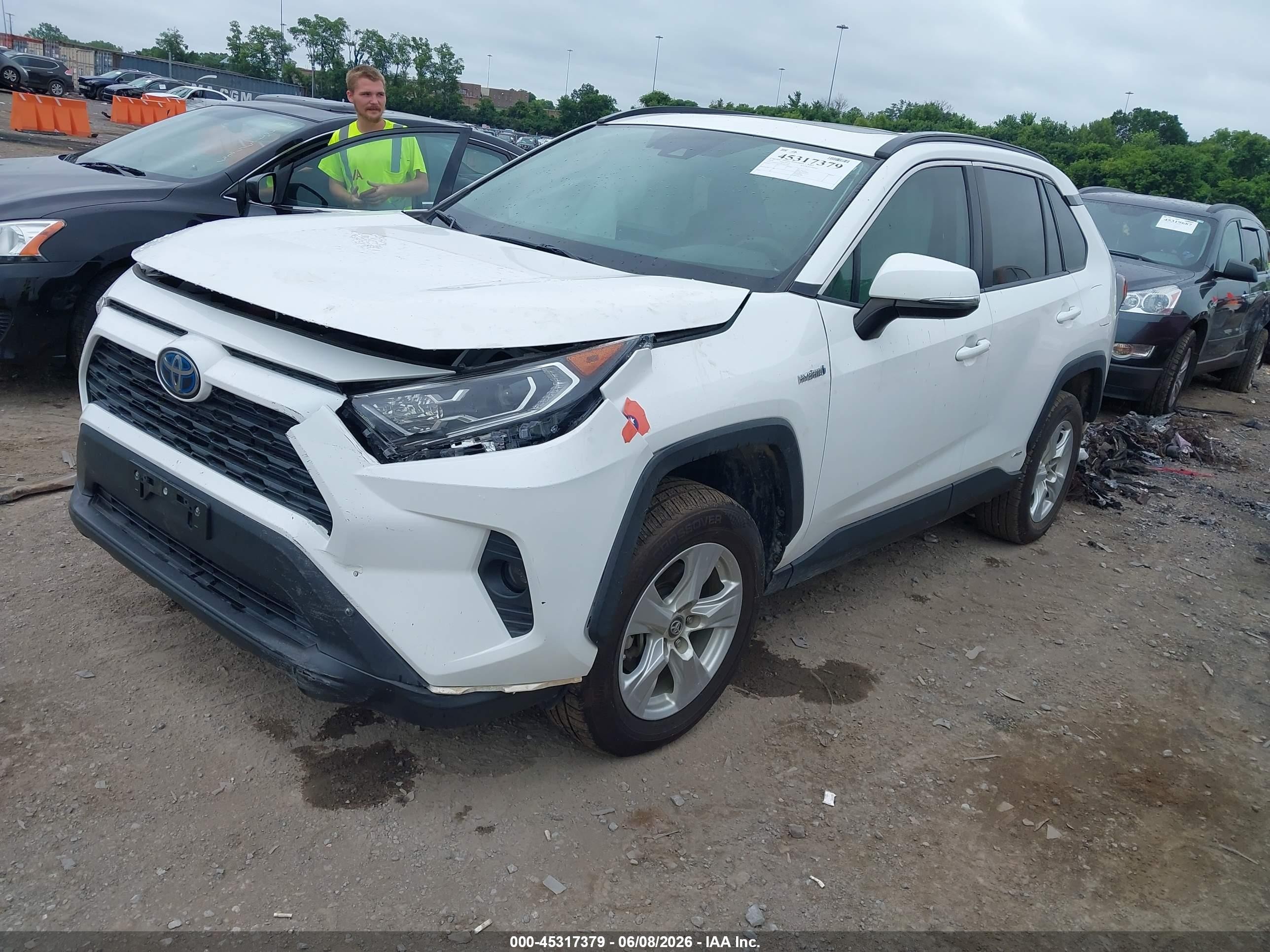 2019 Toyota Rav4 Hybrid Xle White vin: 2T3RWRFV9KW024955