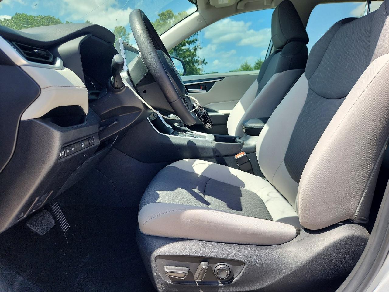 2025 Toyota Rav4 Hybrid Xle Silver vin: 2T3RWRFV9SW253992