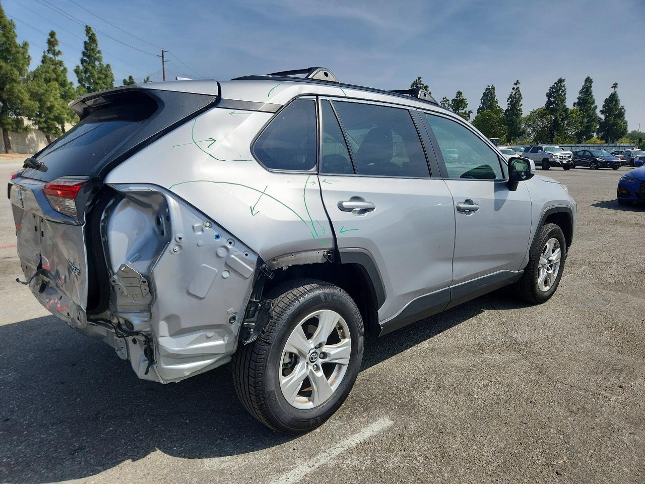 2020 Toyota Rav4 Xle Silver vin: 2T3W1RFV0LW096663