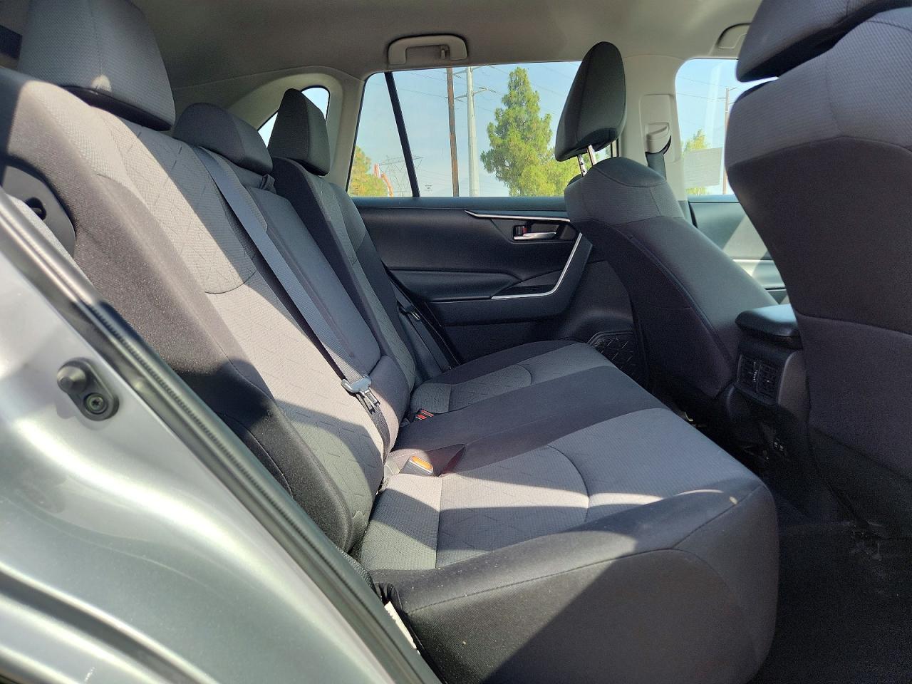 2020 Toyota Rav4 Xle Silver vin: 2T3W1RFV0LW096663