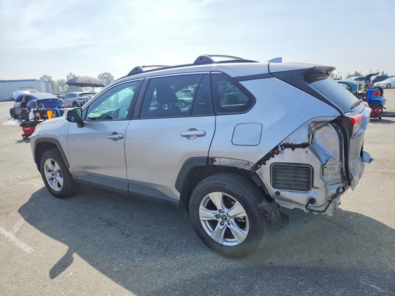 2020 Toyota Rav4 Xle Silver vin: 2T3W1RFV0LW096663