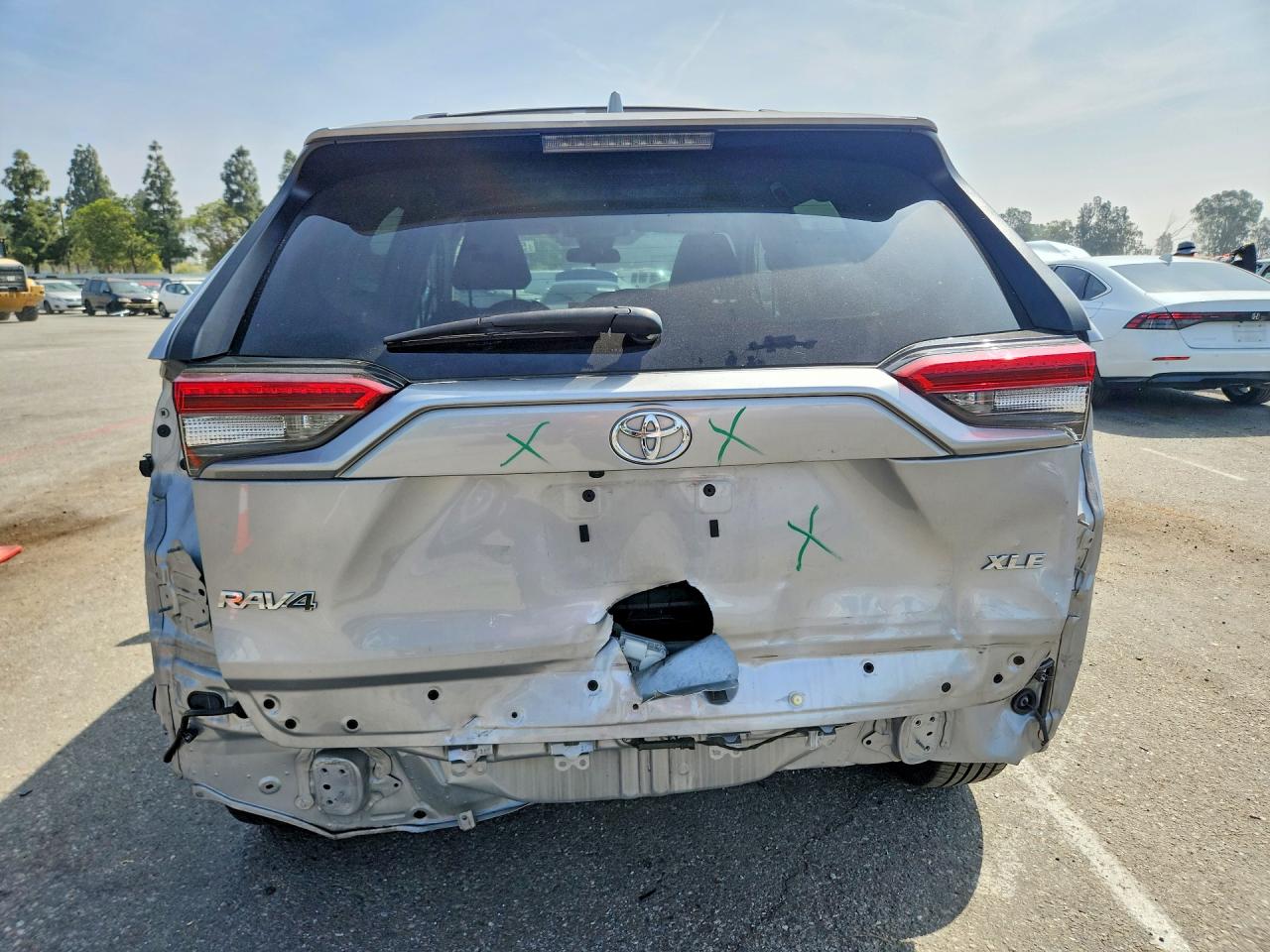 2020 Toyota Rav4 Xle Silver vin: 2T3W1RFV0LW096663