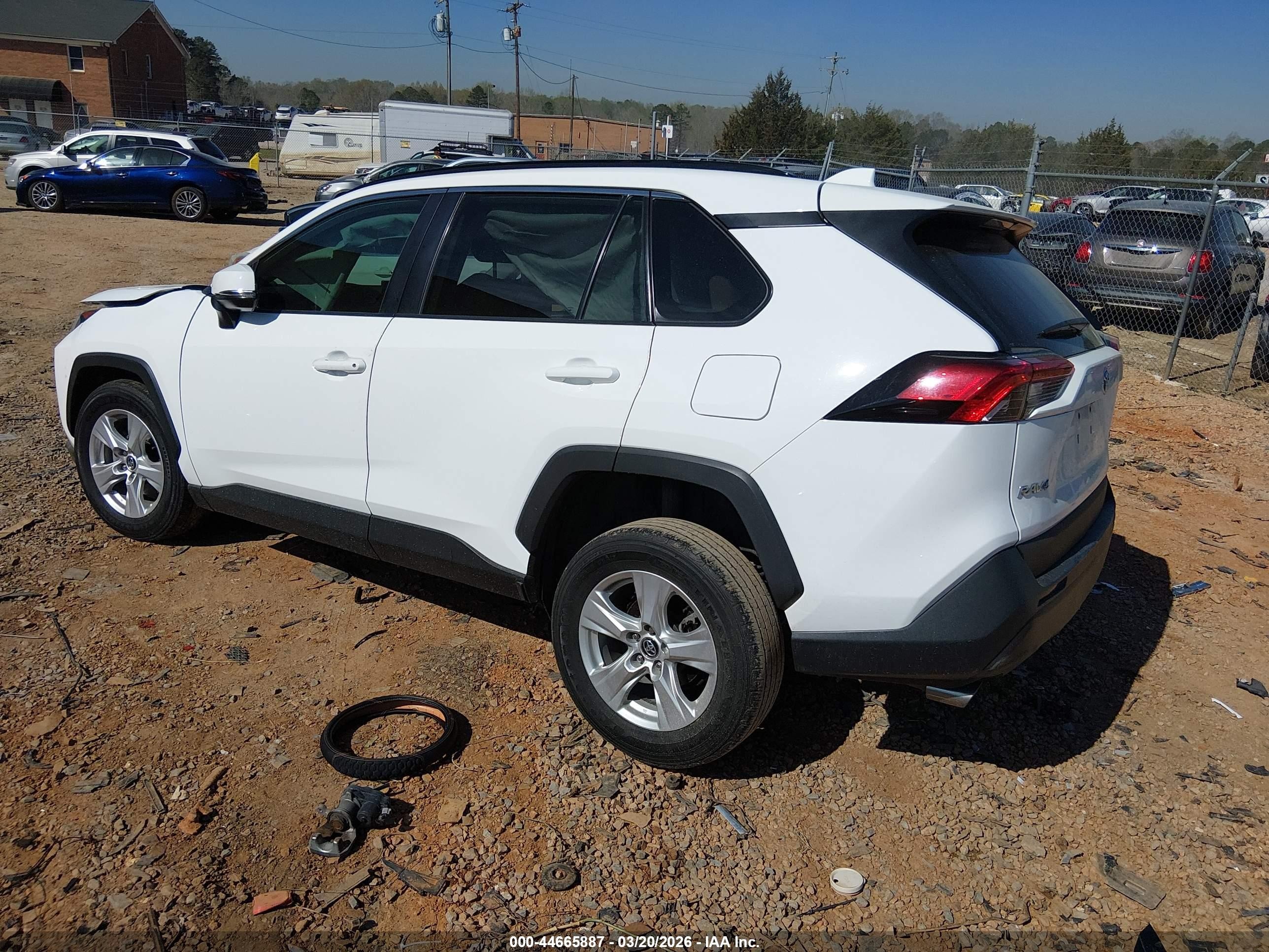 2021 Toyota Rav4 Xle White vin: 2T3W1RFV0MC089621