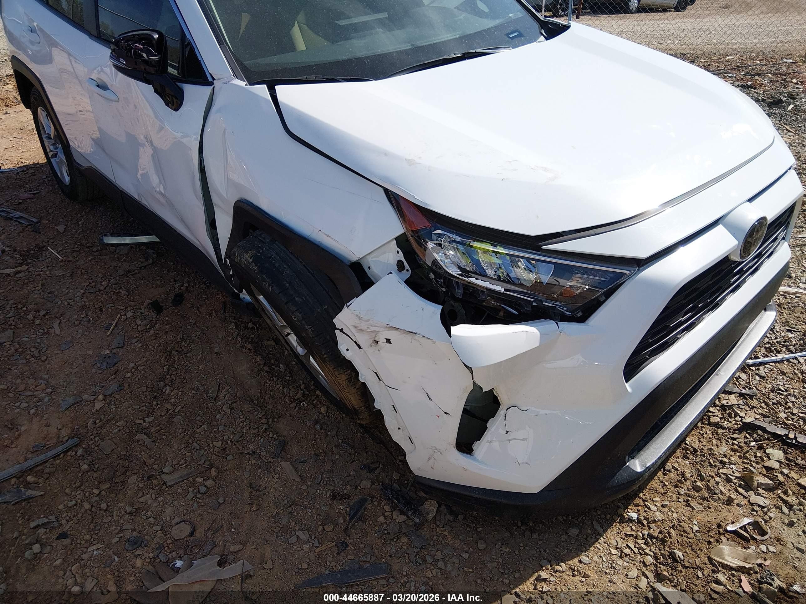 2021 Toyota Rav4 Xle White vin: 2T3W1RFV0MC089621