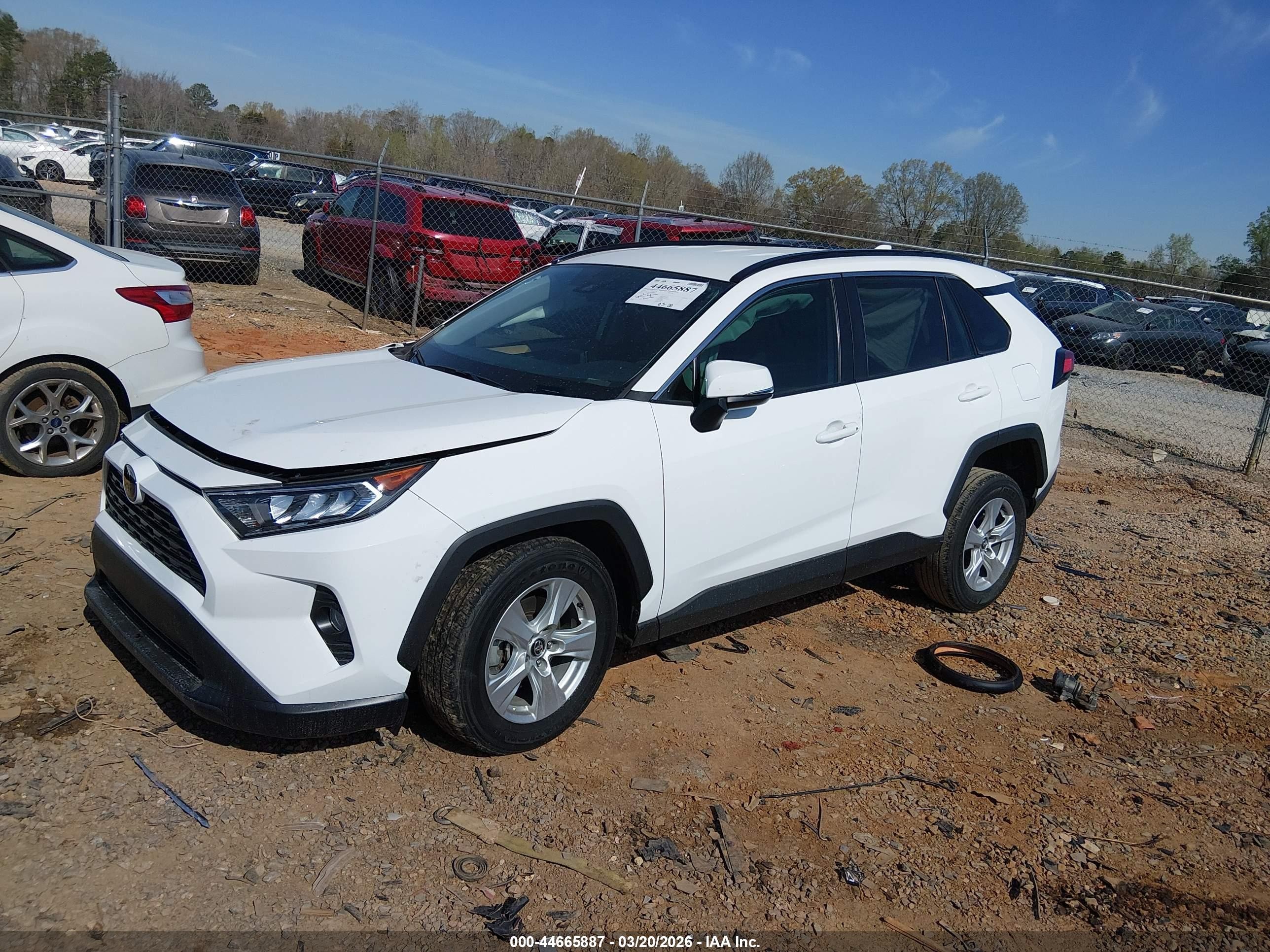 2021 Toyota Rav4 Xle White vin: 2T3W1RFV0MC089621