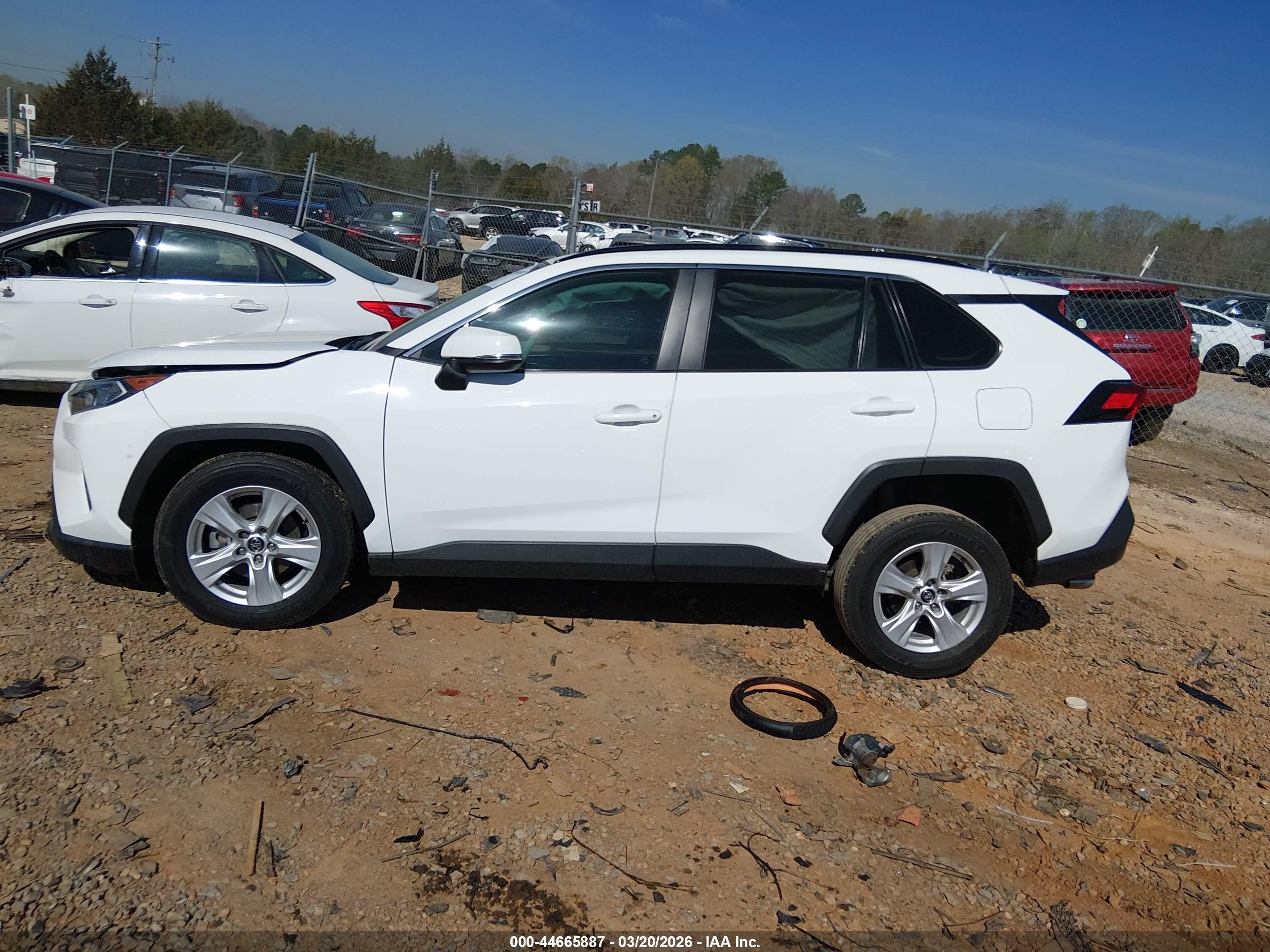 2021 Toyota Rav4 Xle White vin: 2T3W1RFV0MC089621