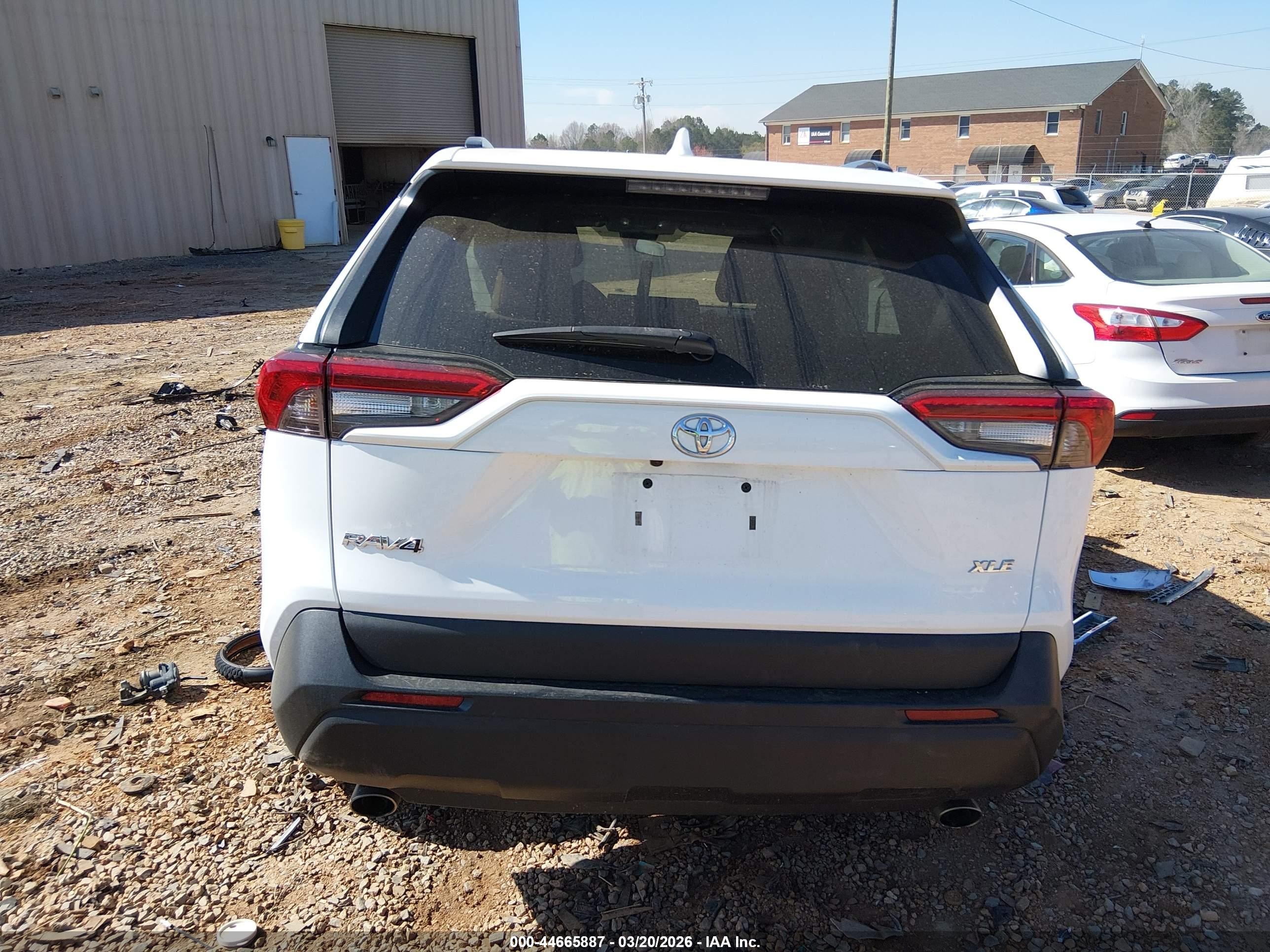 2021 Toyota Rav4 Xle White vin: 2T3W1RFV0MC089621