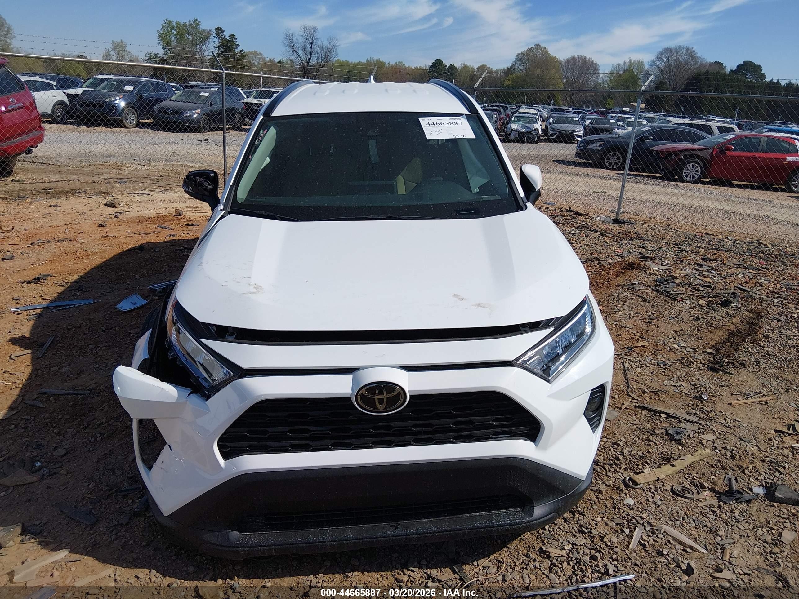 2021 Toyota Rav4 Xle White vin: 2T3W1RFV0MC089621