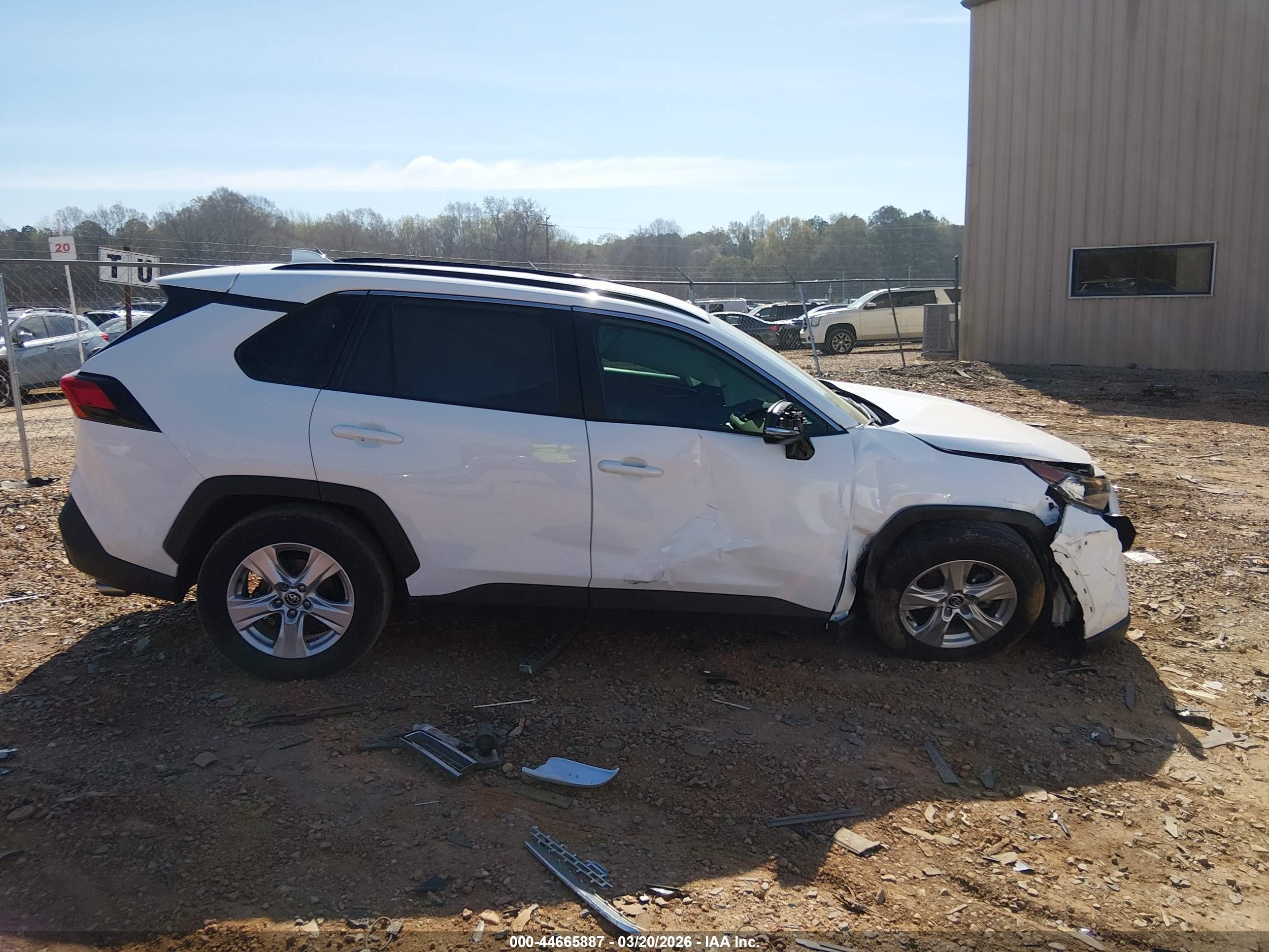 2021 Toyota Rav4 Xle White vin: 2T3W1RFV0MC089621