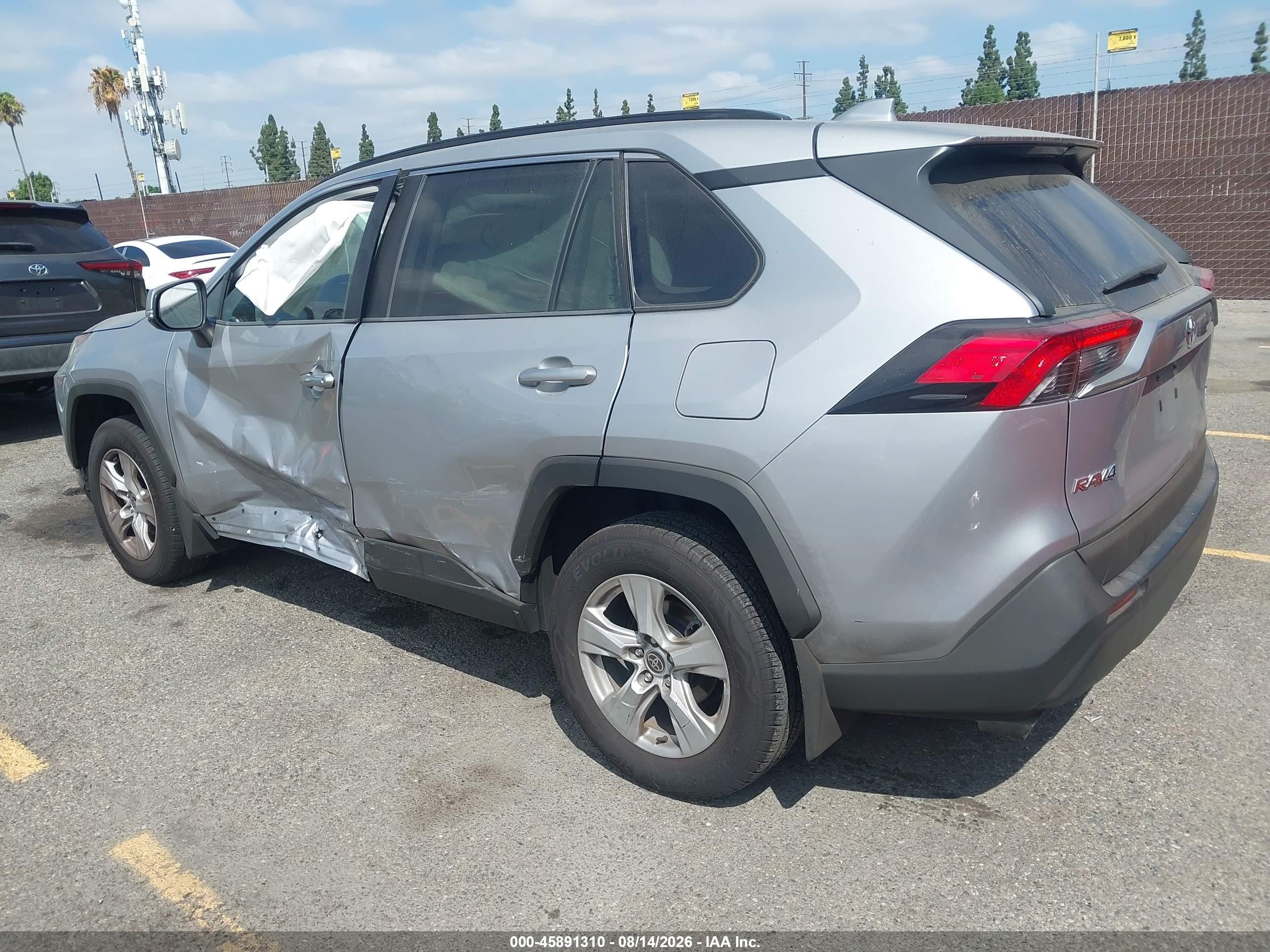 2021 Toyota Rav4 Xle Silver vin: 2T3W1RFV0MC112038