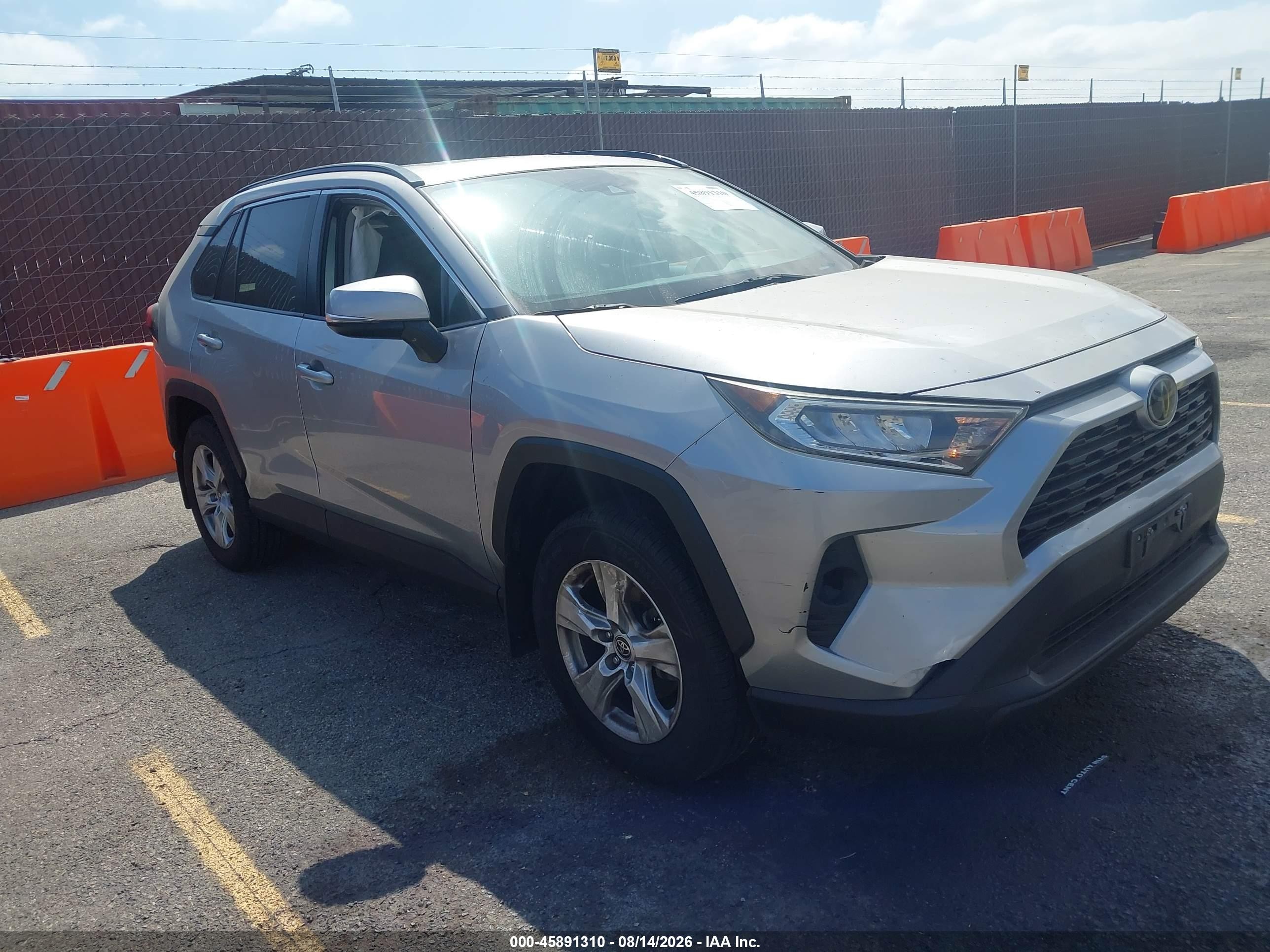 2021 Toyota Rav4 Xle Silver vin: 2T3W1RFV0MC112038