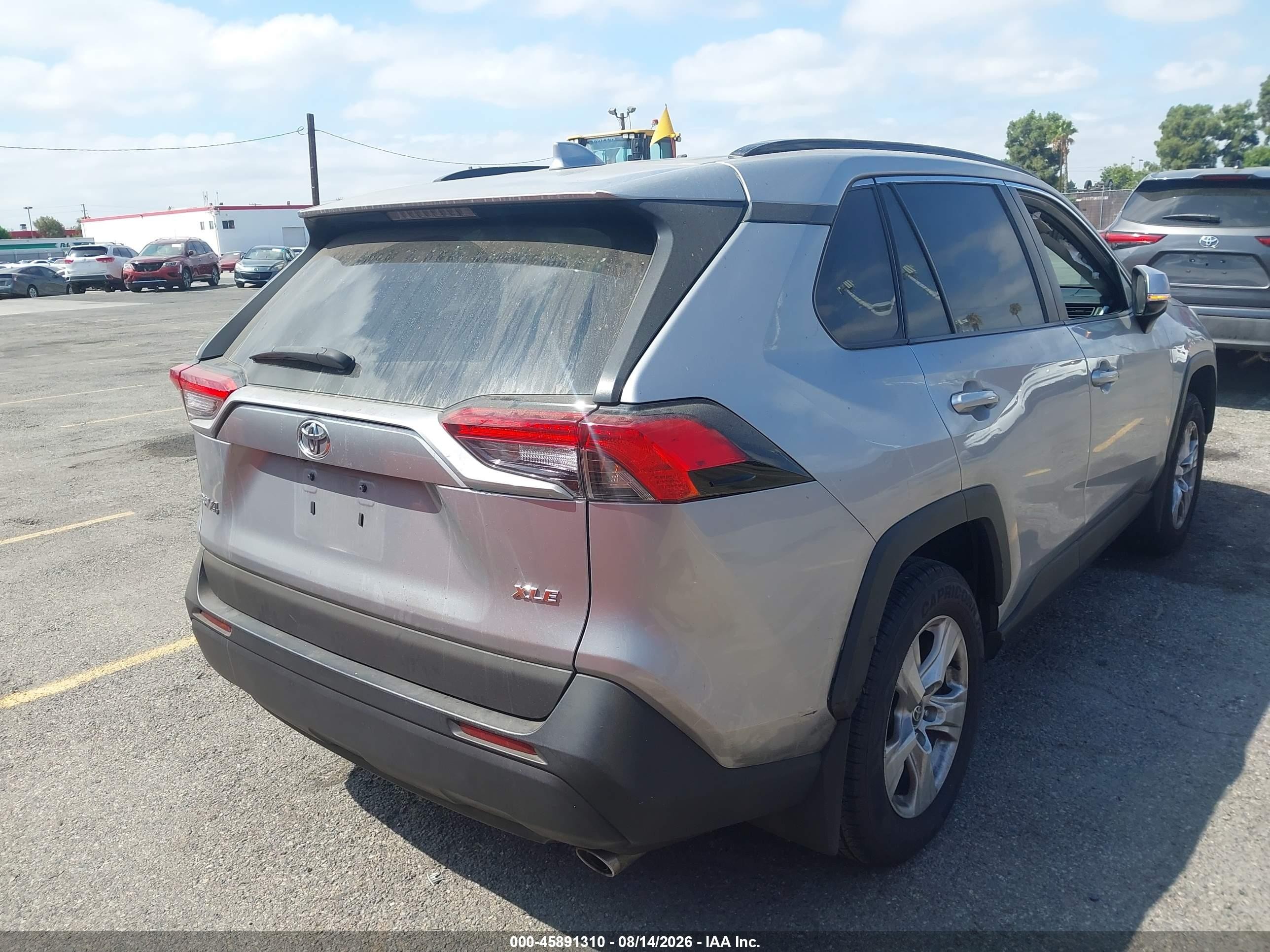 2021 Toyota Rav4 Xle Silver vin: 2T3W1RFV0MC112038