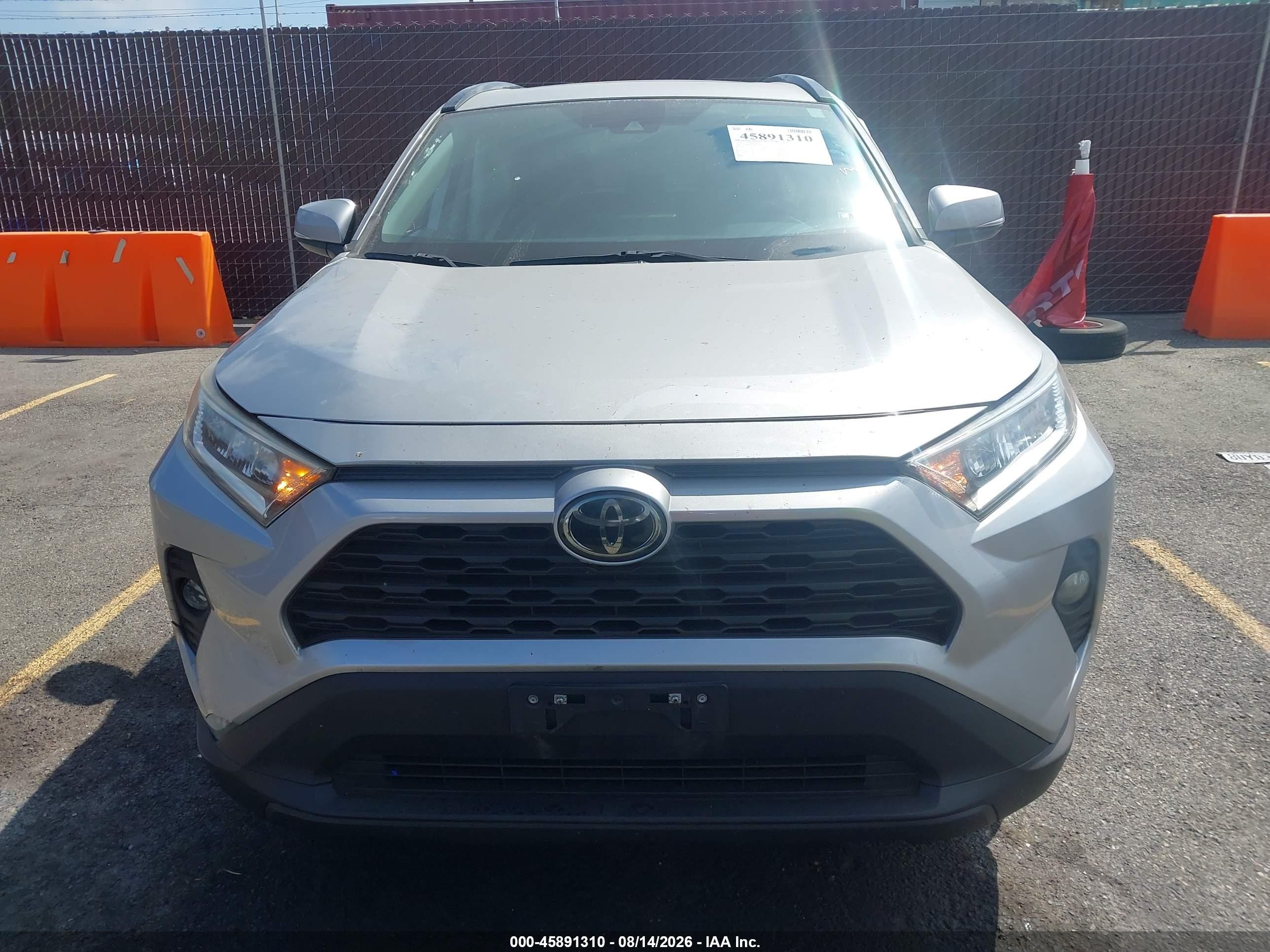 2021 Toyota Rav4 Xle Silver vin: 2T3W1RFV0MC112038