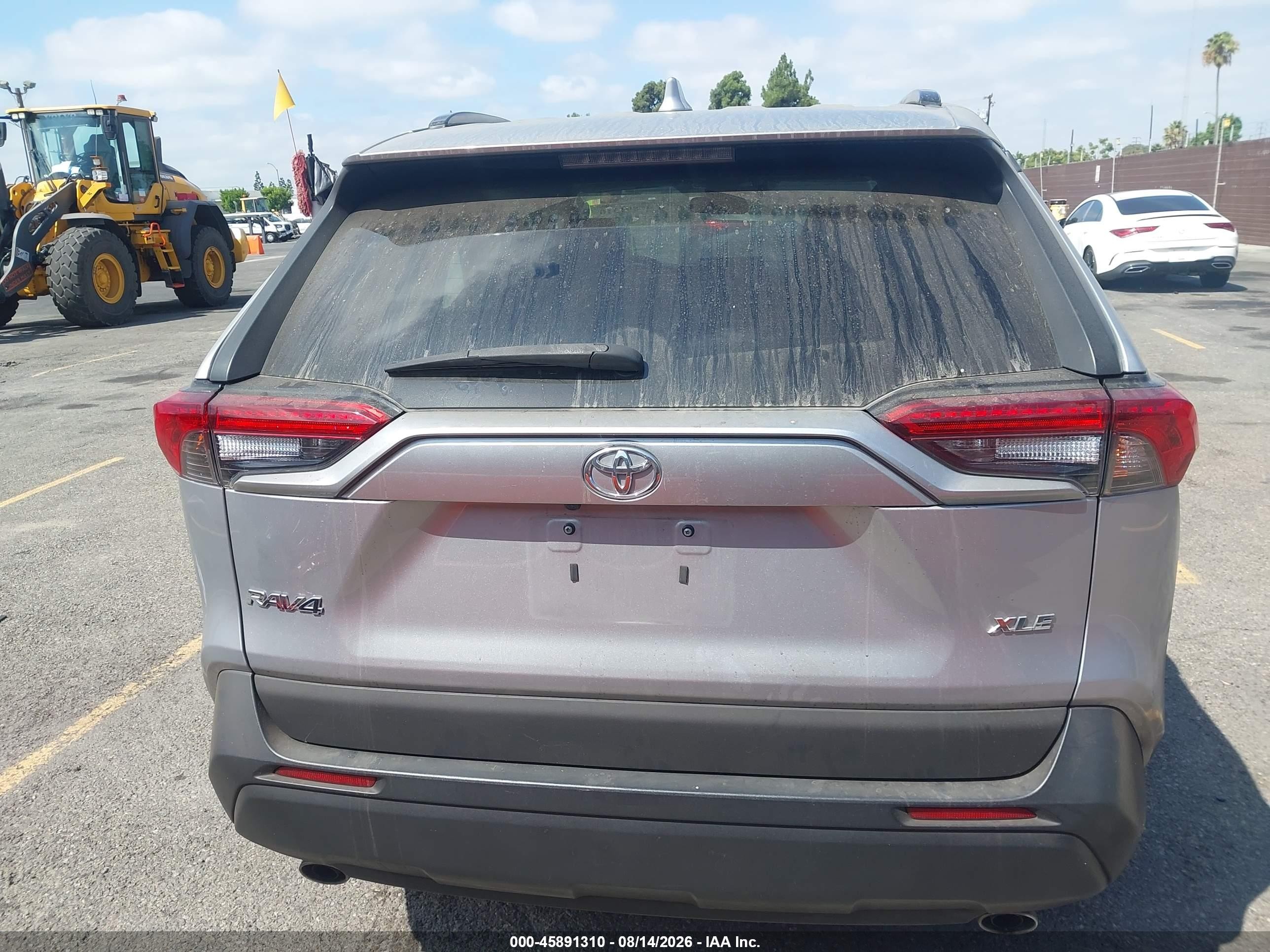 2021 Toyota Rav4 Xle Silver vin: 2T3W1RFV0MC112038